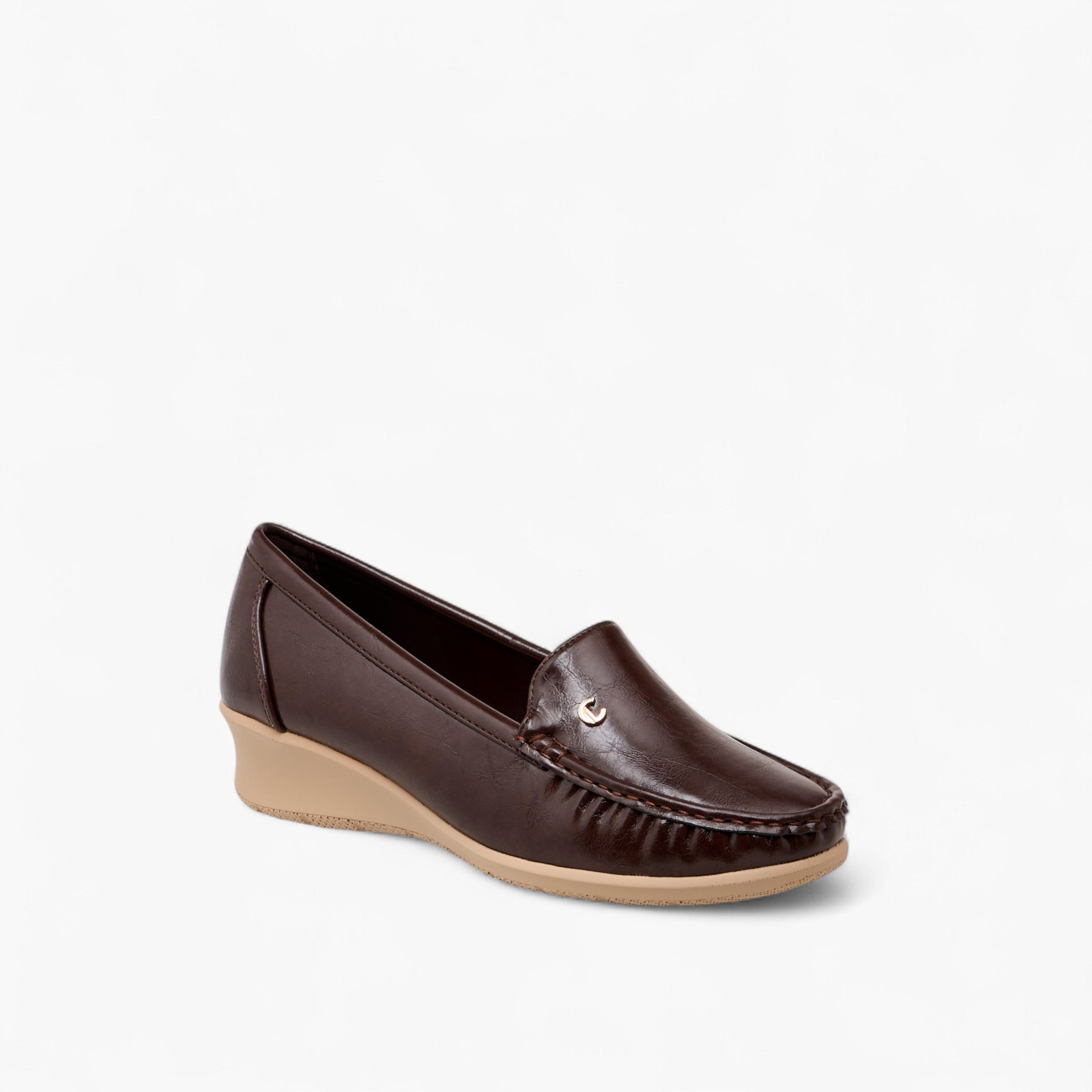 حذاء لوفر سادة سهل الارتداء بكعب ويدج من لو كونفورت-women-shoes-heels-image-2