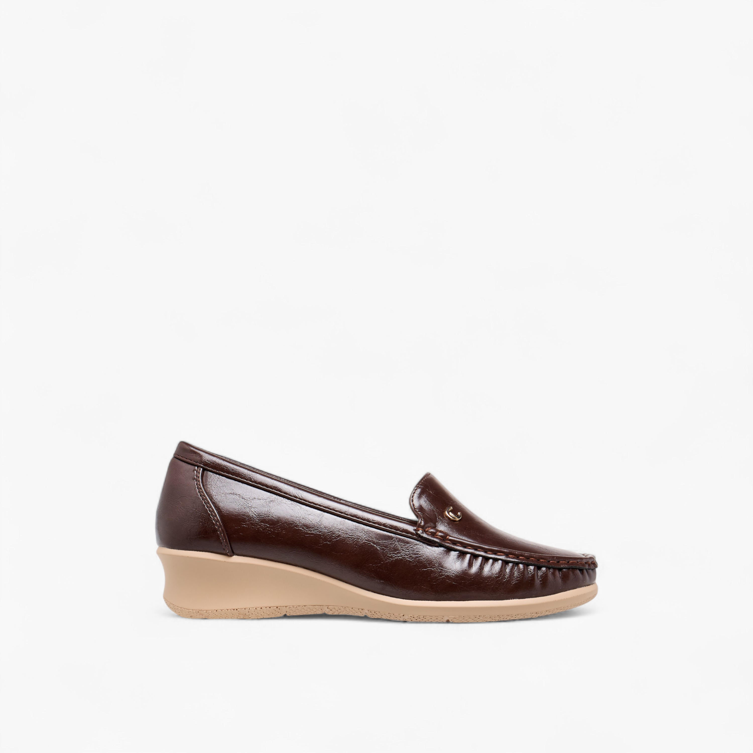 حذاء لوفر سادة سهل الارتداء بكعب ويدج من لو كونفورت-women-shoes-heels-image-3