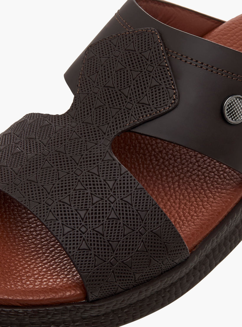 Duchini Men Textured Strap Arabic Sandals-men-shoes-sandals-image-4