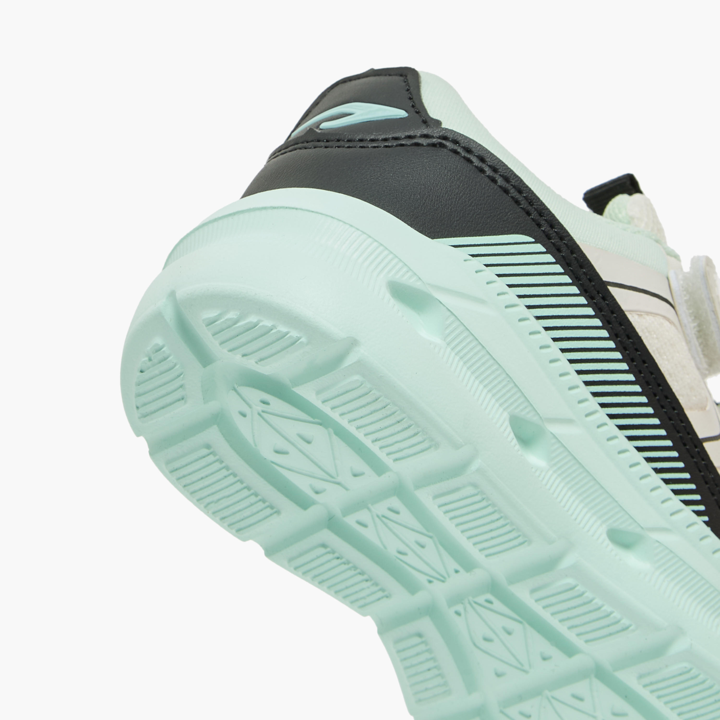 حذاء رياضي بشريط لاصق وقوالب ملونة للبنات من داش-girls-shoes-sneakers-image-8