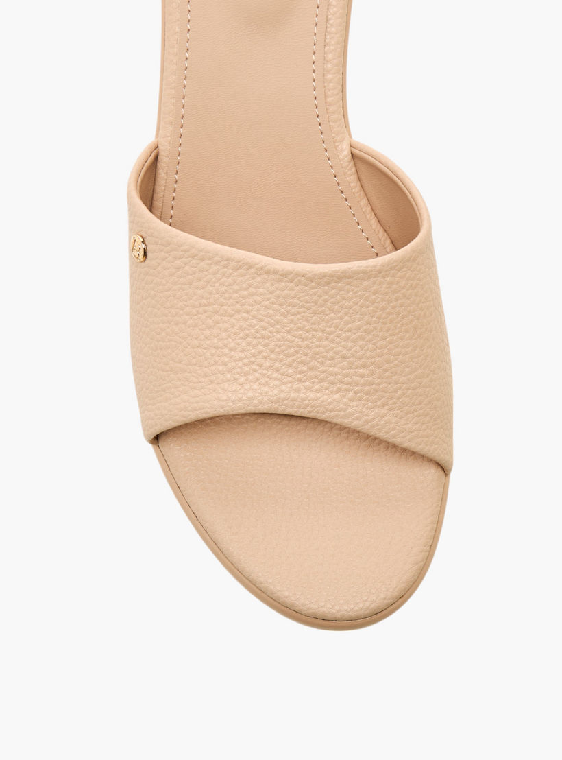 صندل سهل الارتداء بارز الملمس بكعب سميك من فلورا بيلا-women-shoes-sandals-heeled-image-4