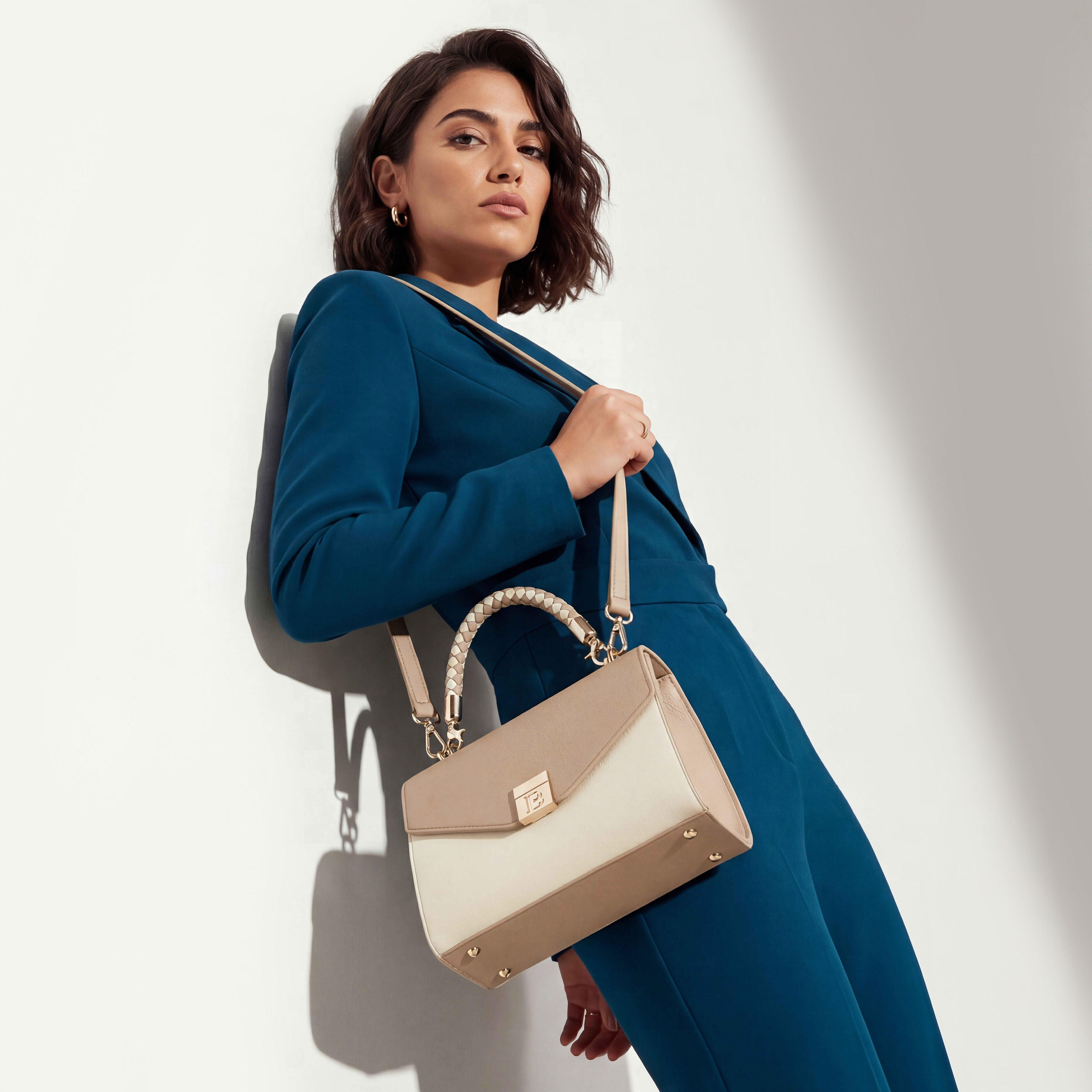 شنطة ساتشيل بارزة الملمس بحزام قابل للفصل من فلورا بيلا-women-bagsandwallets-handbags-image-2
