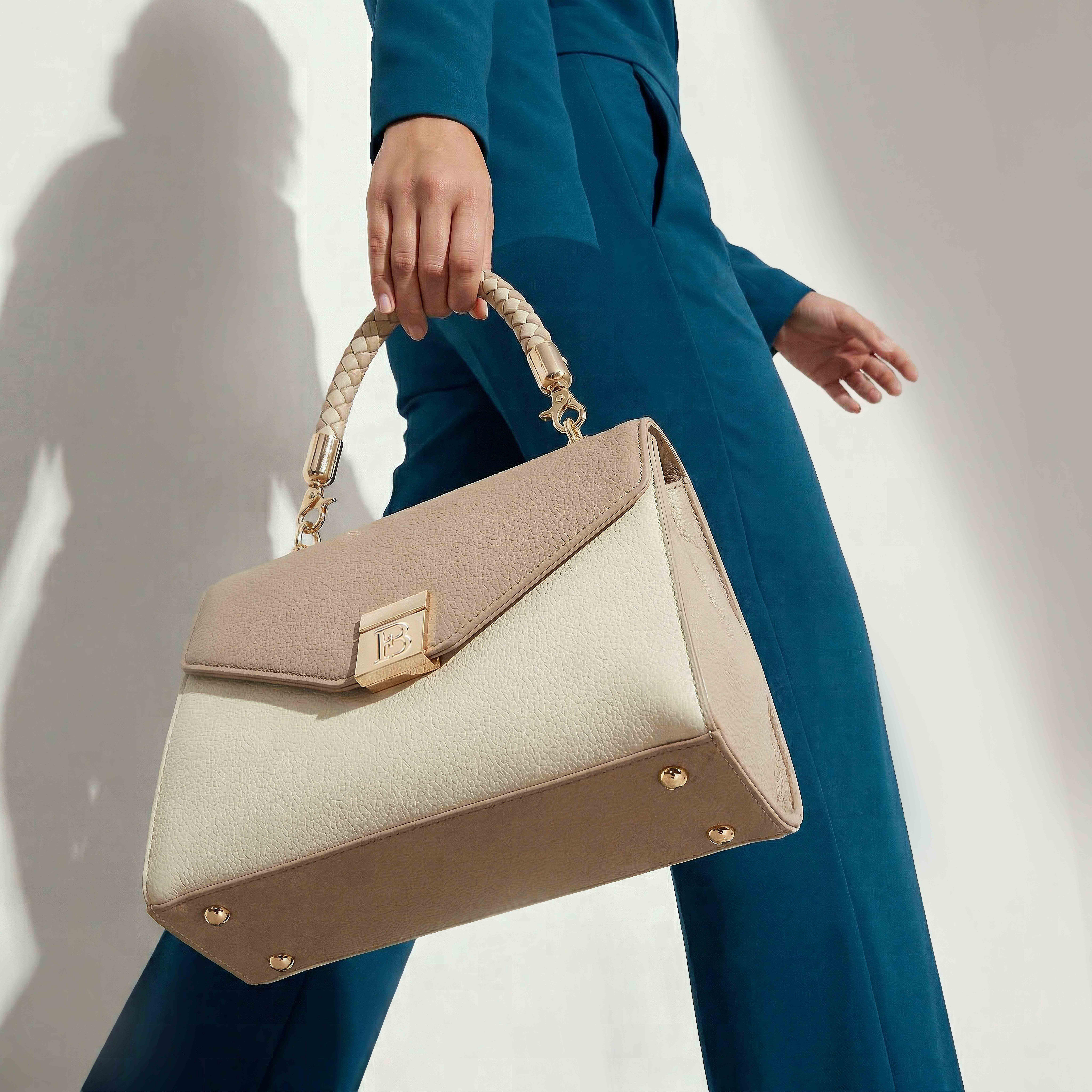 شنطة ساتشيل بارزة الملمس بحزام قابل للفصل من فلورا بيلا-women-bagsandwallets-handbags-image-8