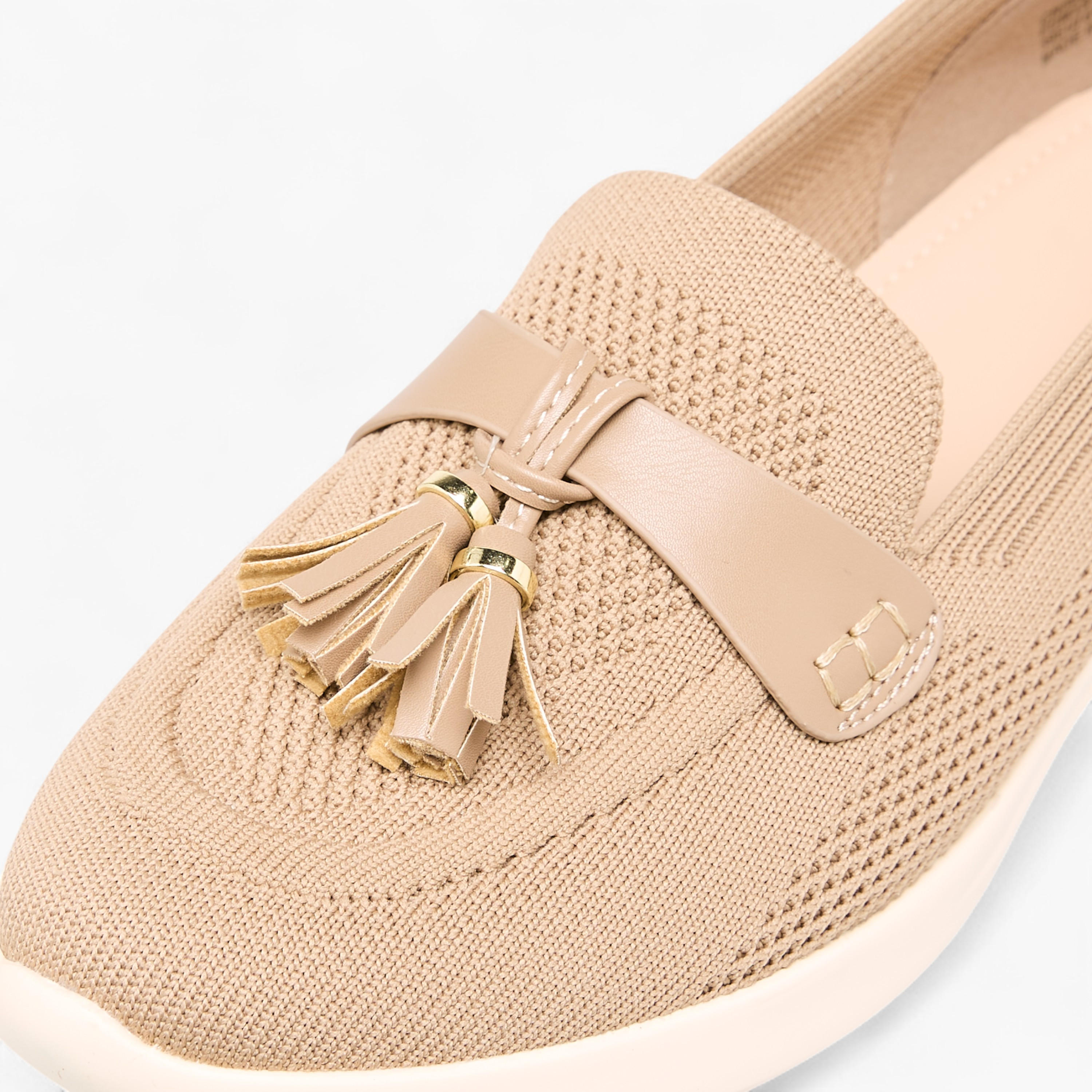 حذاء سهل الارتداء بشرابة من فلورا بيلا-women-shoes-loafersandmoccasins-image-4