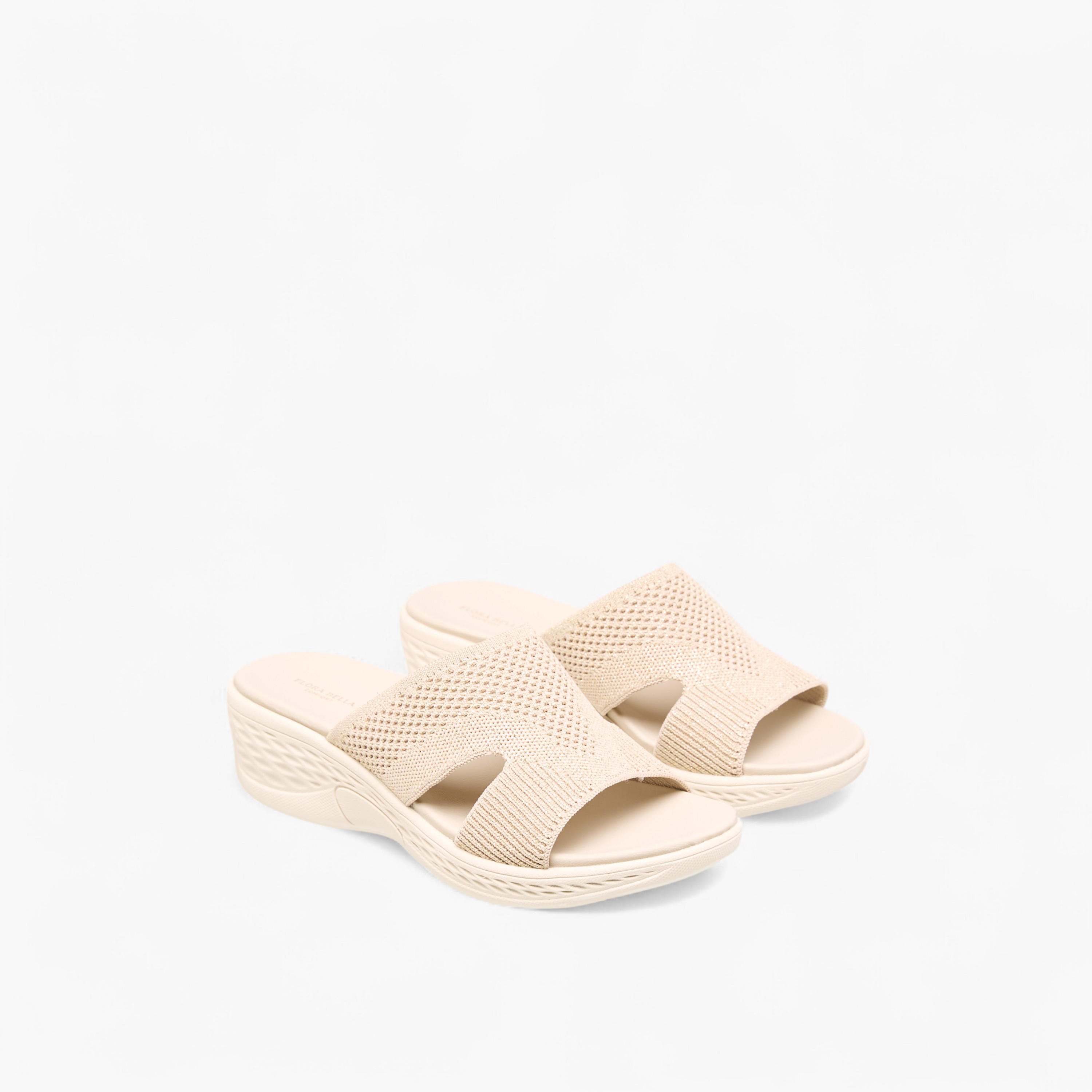 صندل سهل الارتداء وبارز الملمس بكعب ويدج من فلورا بيلا-women-shoes-sandals-heeled-image-1