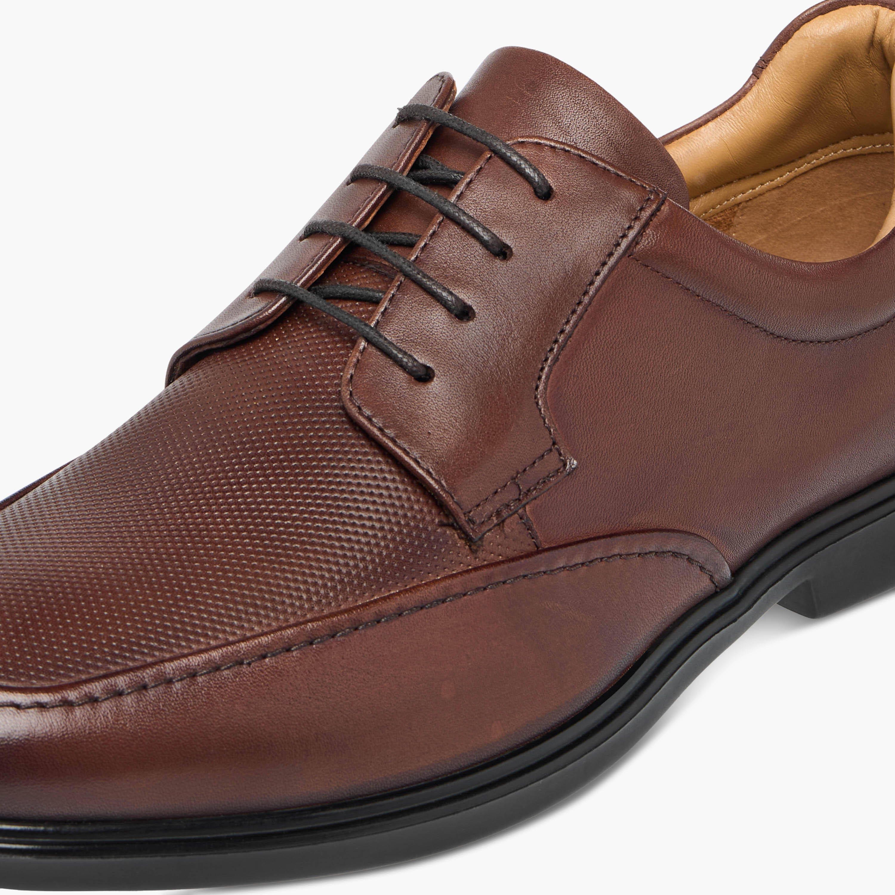 حذاء ديربي جلد بارز الملمس برباط إغلاق للرجال من دوتشيني-men-shoes-formalshoes-image-4