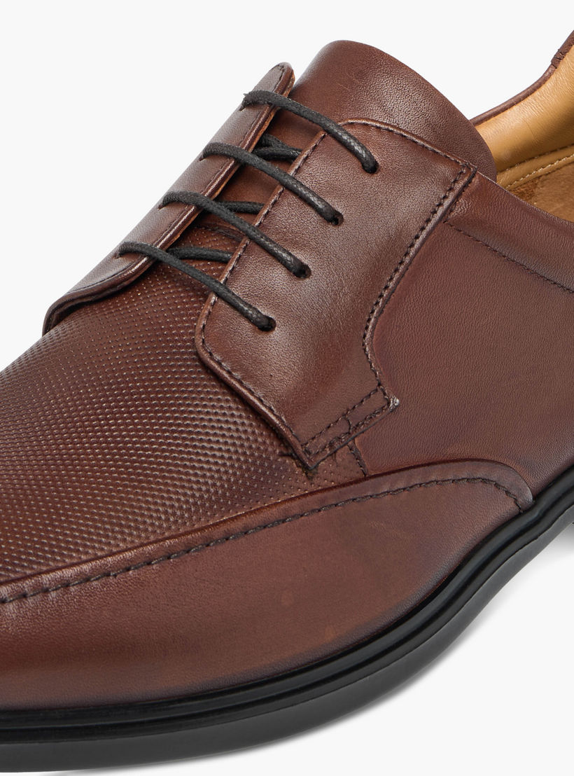 حذاء ديربي جلد بارز الملمس برباط إغلاق للرجال من دوتشيني-men-shoes-formalshoes-image-4