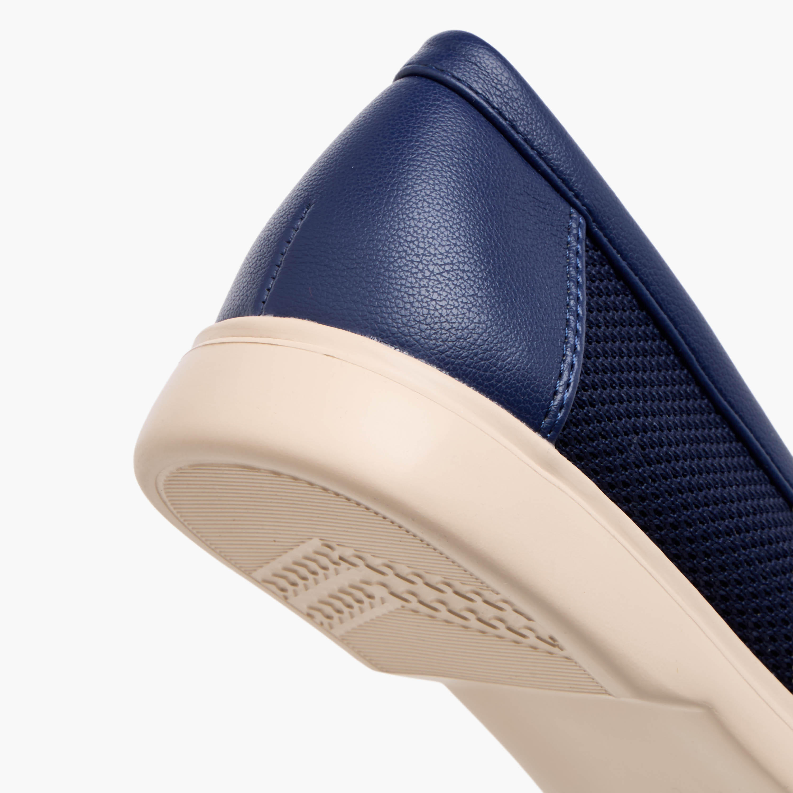 حذاء خفيف سهل الارتداء للنساء من فلورا بيلا-women-shoes-flats-moccasins-image-5