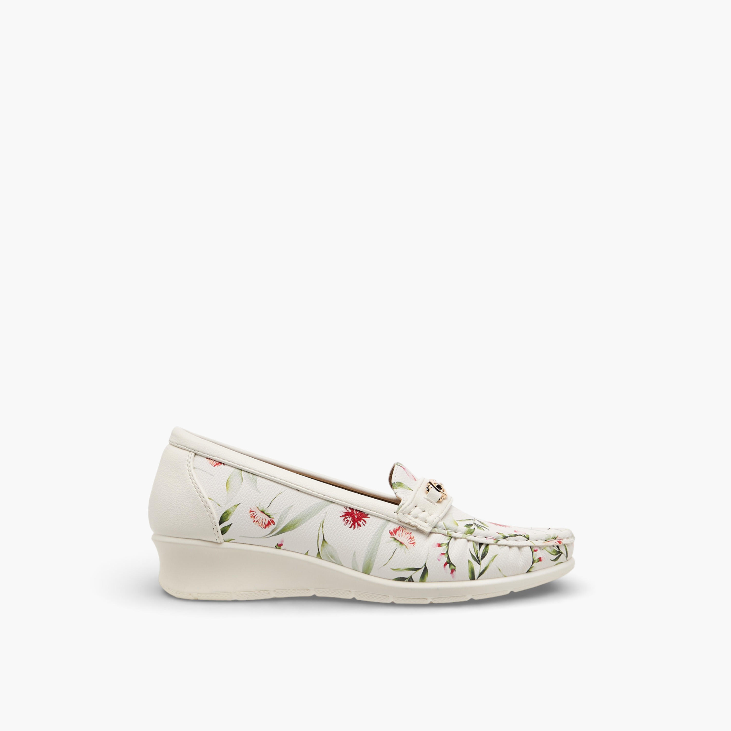 حذاء لوفر بكعب ويدج وطبعات للنساء من فلورا بيلا-women-shoes-flats-loafers-image-3
