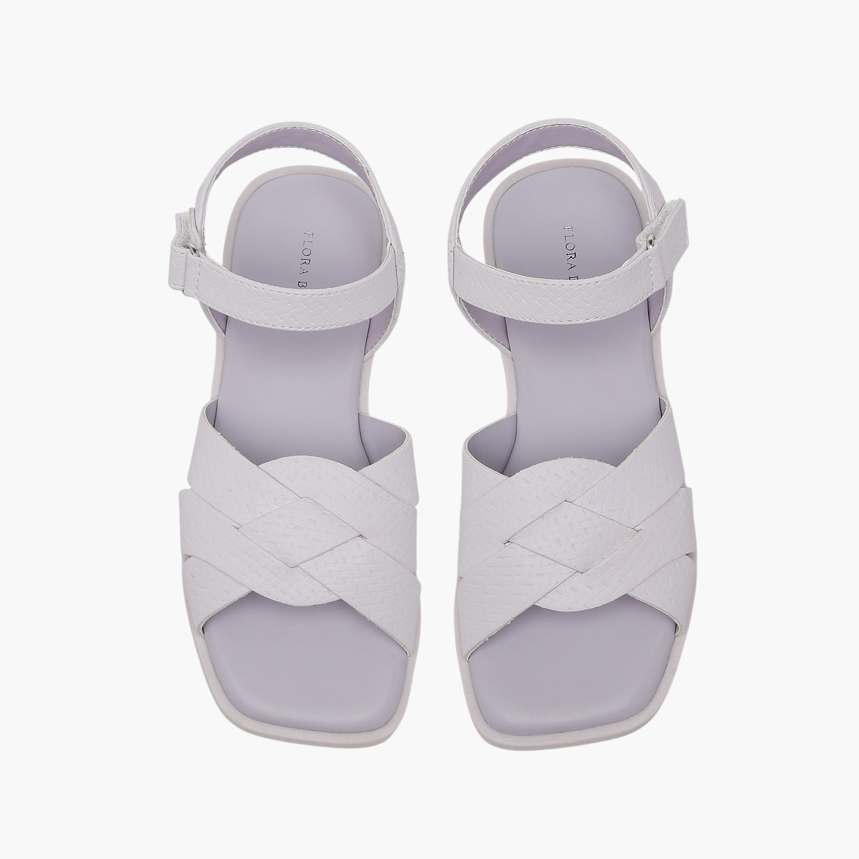 صندل فلورا بارز الملمس بشريط إغلاق لاصق للبنات من فلورا بيلا-girls-shoes-sandals-image-1