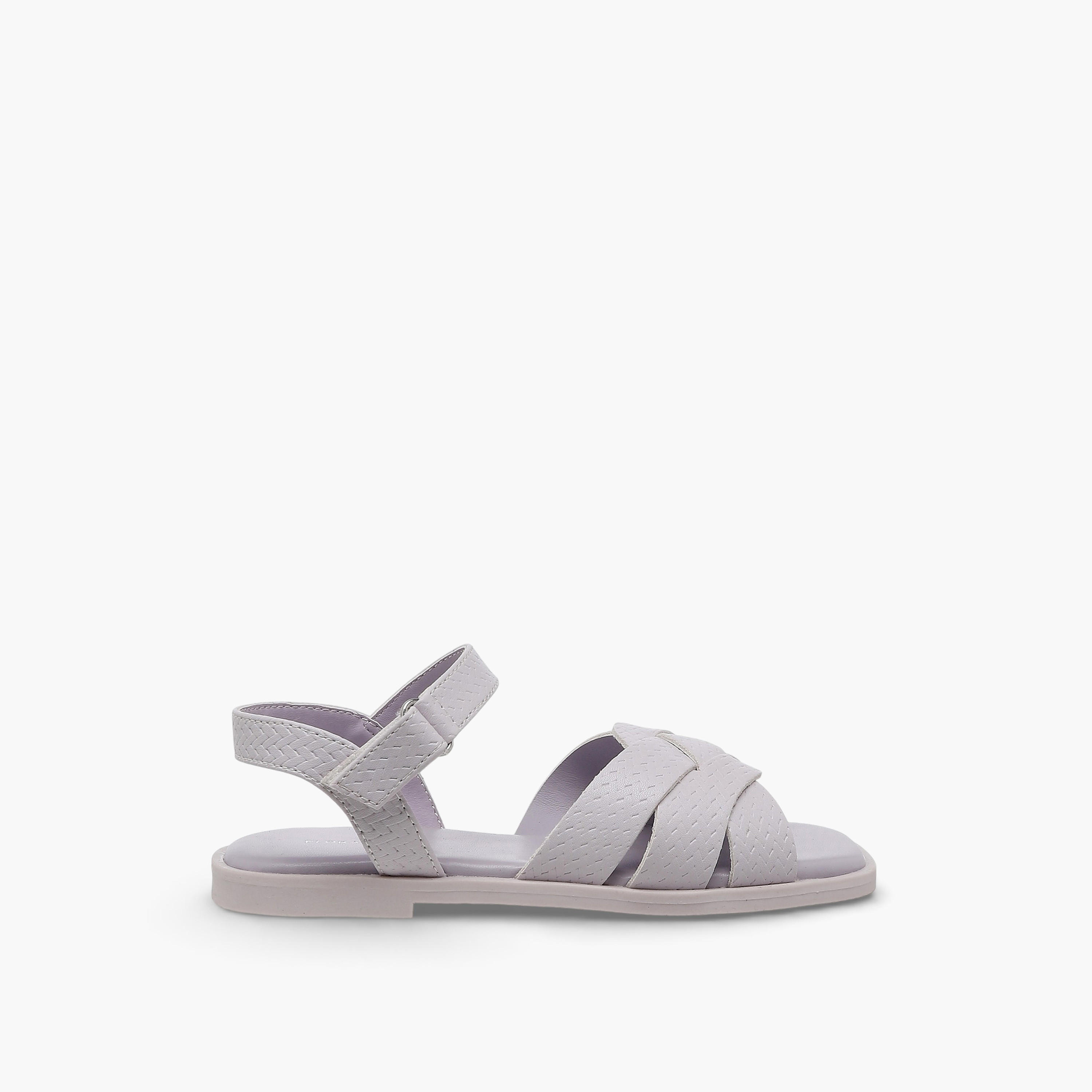 صندل فلورا بارز الملمس بشريط إغلاق لاصق للبنات من فلورا بيلا-girls-shoes-sandals-image-2