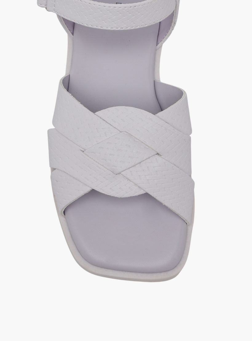 صندل فلورا بارز الملمس بشريط إغلاق لاصق للبنات من فلورا بيلا-girls-shoes-sandals-image-3