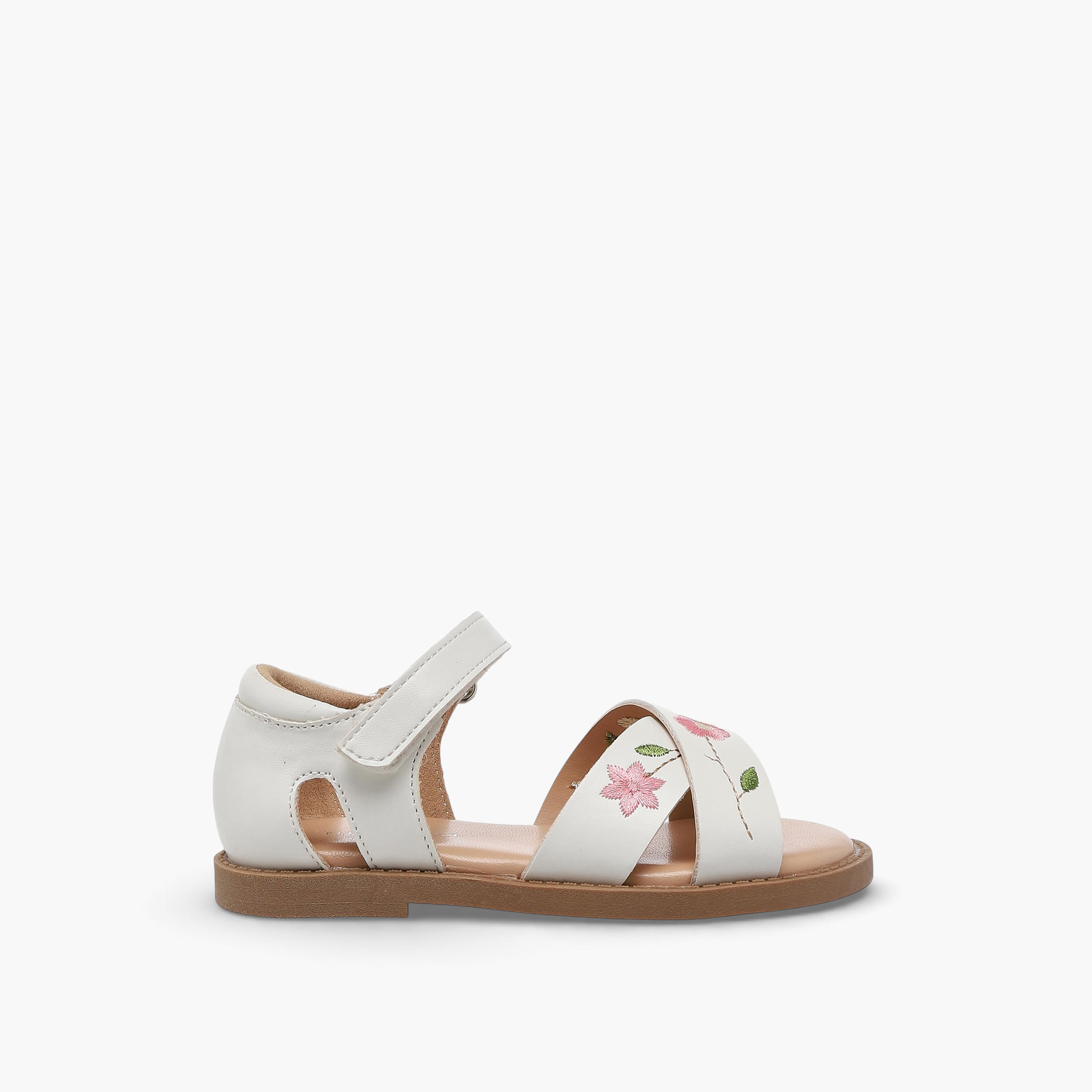 صندل بتطريز أزهار وحزام متقاطع للبنات من فلورا بيلا-girls-shoes-sandals-image-2