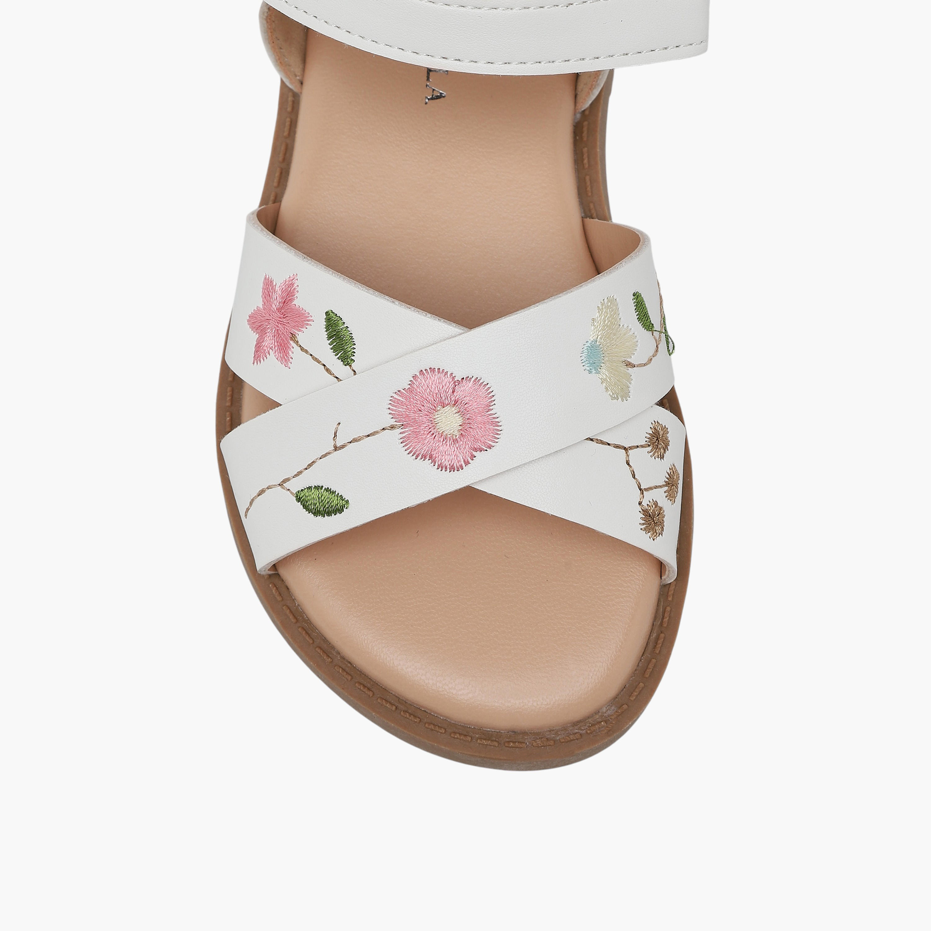 صندل بتطريز أزهار وحزام متقاطع للبنات من فلورا بيلا-girls-shoes-sandals-image-3