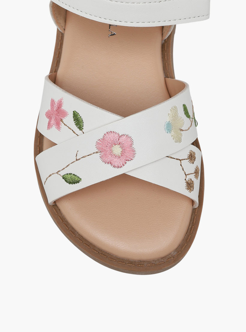 صندل بتطريز أزهار وحزام متقاطع للبنات من فلورا بيلا-girls-shoes-sandals-image-3