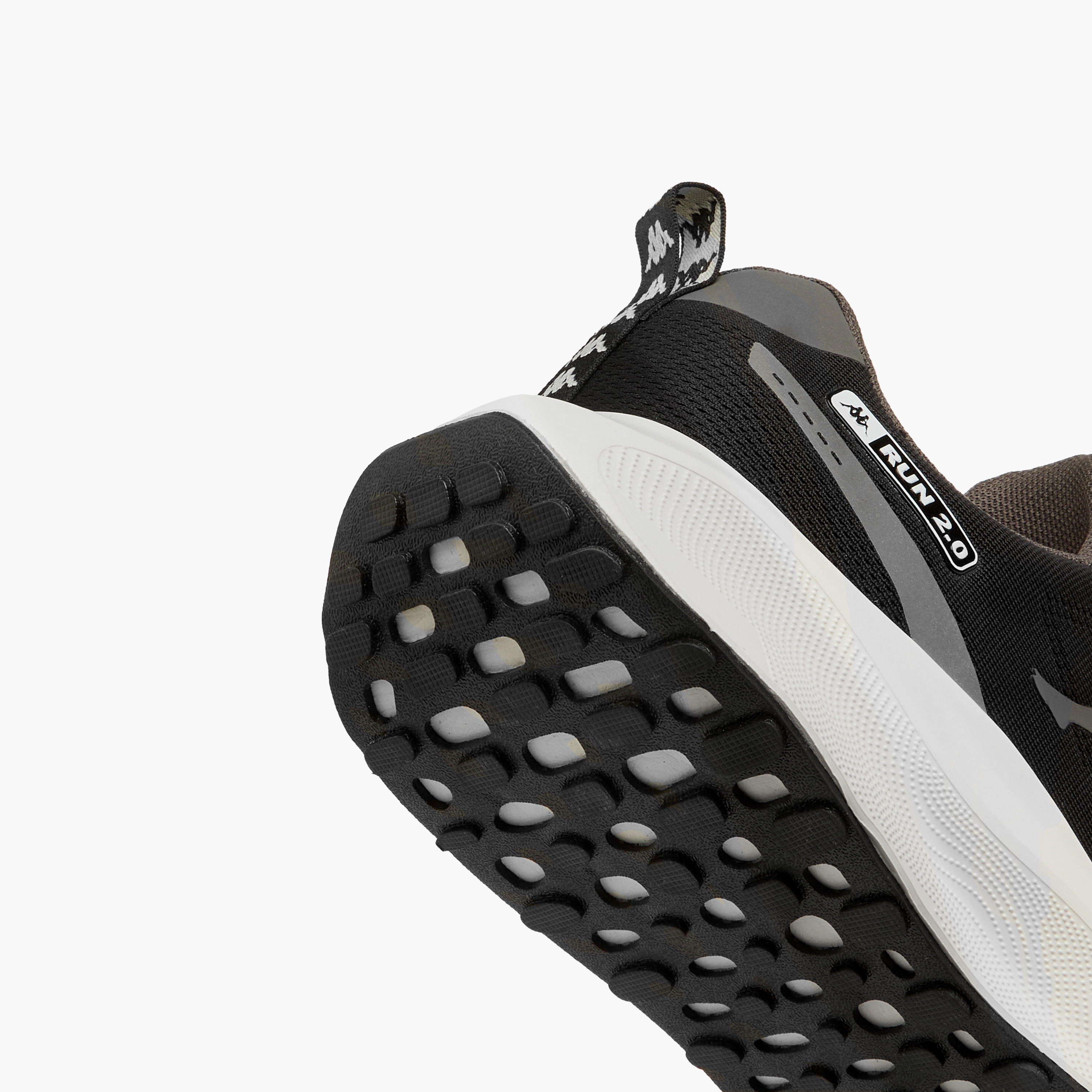 حذاء جري برباط إغلاق وتفاصيل شعار للرجال من كابا - RUN 2.0-men-shoes-sneakers-image-5