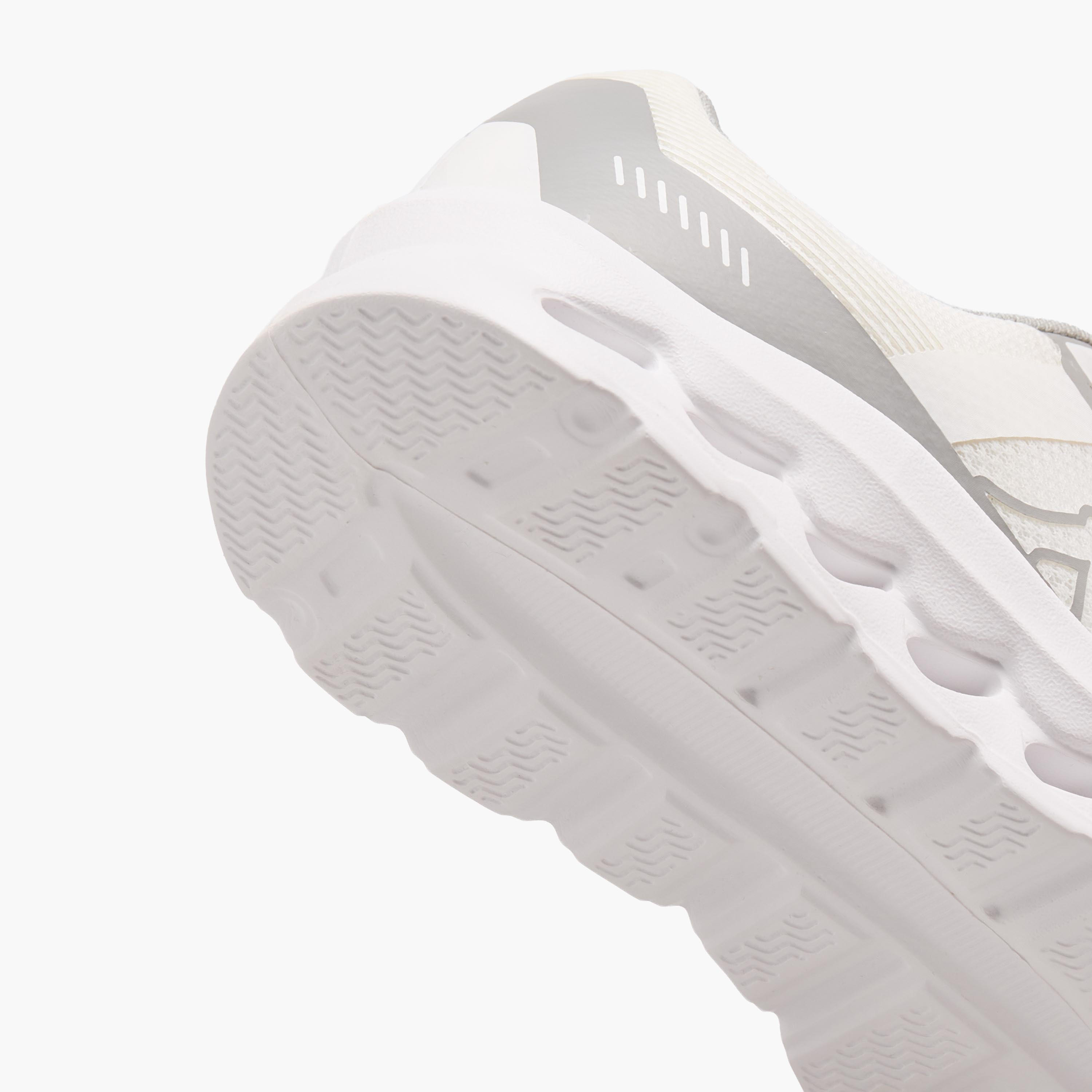 حذاء رياضي برباط إغلاق وشعار للنساء من كابا-sports-women-shoes-image-8