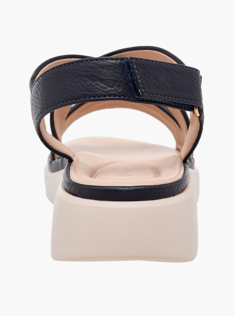 صندل بارز الملمس بأحزمة متقاطعة للنساء من لو كونفورت-women-shoes-sandals-heeled-image-8