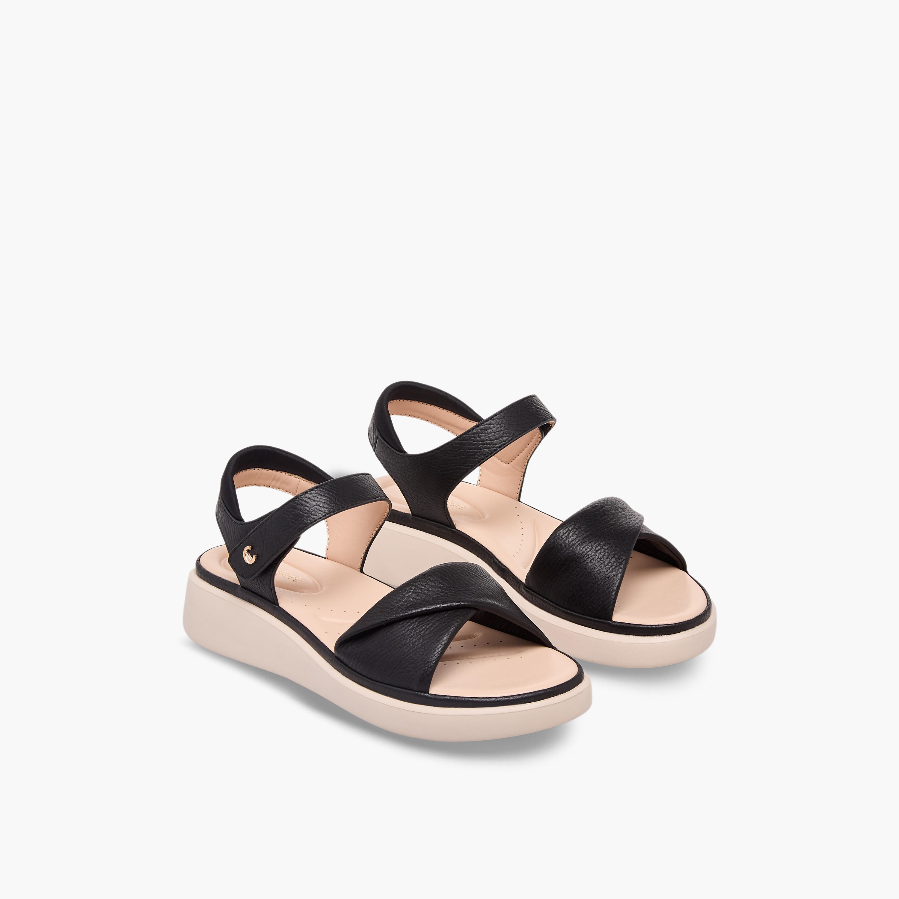 صندل بأحزمة وشريط لاصق من لو كونفورت-women-shoes-flats-sandals-image-1