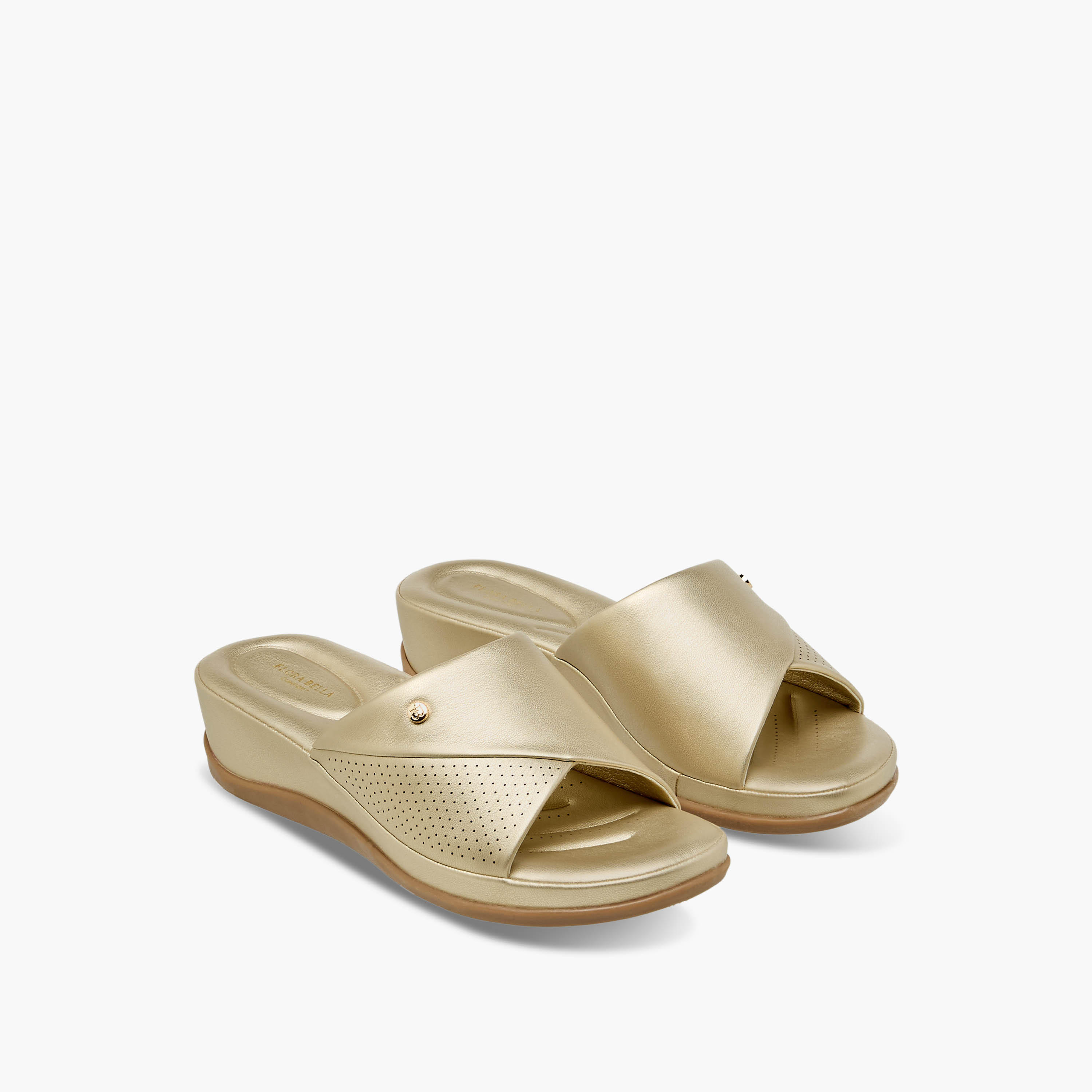 صندل سهل الارتداء بكعب ويدج وطبعات مونوجرام من فلورا بيلا-women-shoes-sandals-heeled-image-1