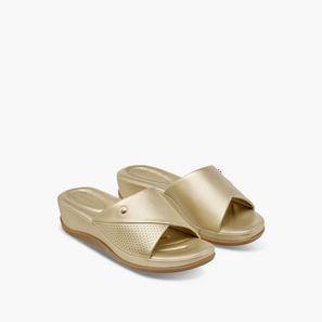 صندل سهل الارتداء بكعب ويدج وطبعات مونوجرام من فلورا بيلا-women-shoes-sandals-heeled-image-1