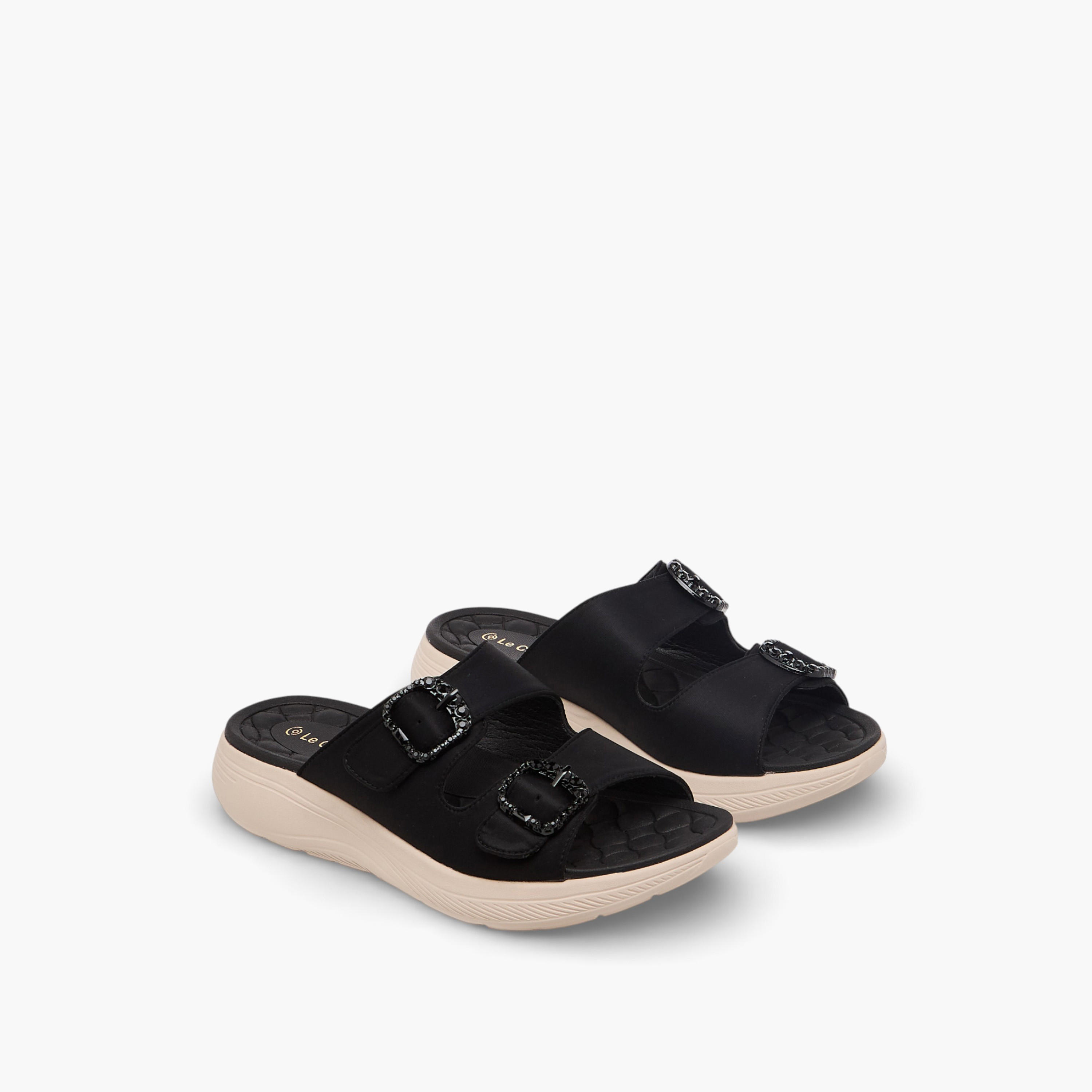 شبشب مريح مزين بإبزيم للنساء من لو كونفورت-women-shoes-sandals-heeled-image-1