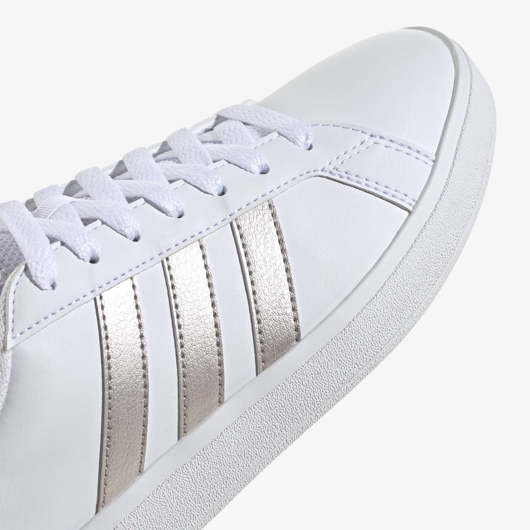 حذاء سنيكرز بكاحل منخفض ورباط إغلاق جراند كورت 2.0 للنساء من أديداس - GW9263-sports-women-shoes-image-8