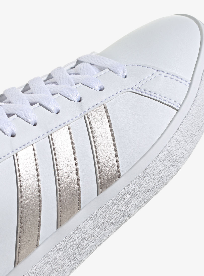 حذاء سنيكرز بكاحل منخفض ورباط إغلاق جراند كورت 2.0 للنساء من أديداس - GW9263-sports-women-shoes-image-8