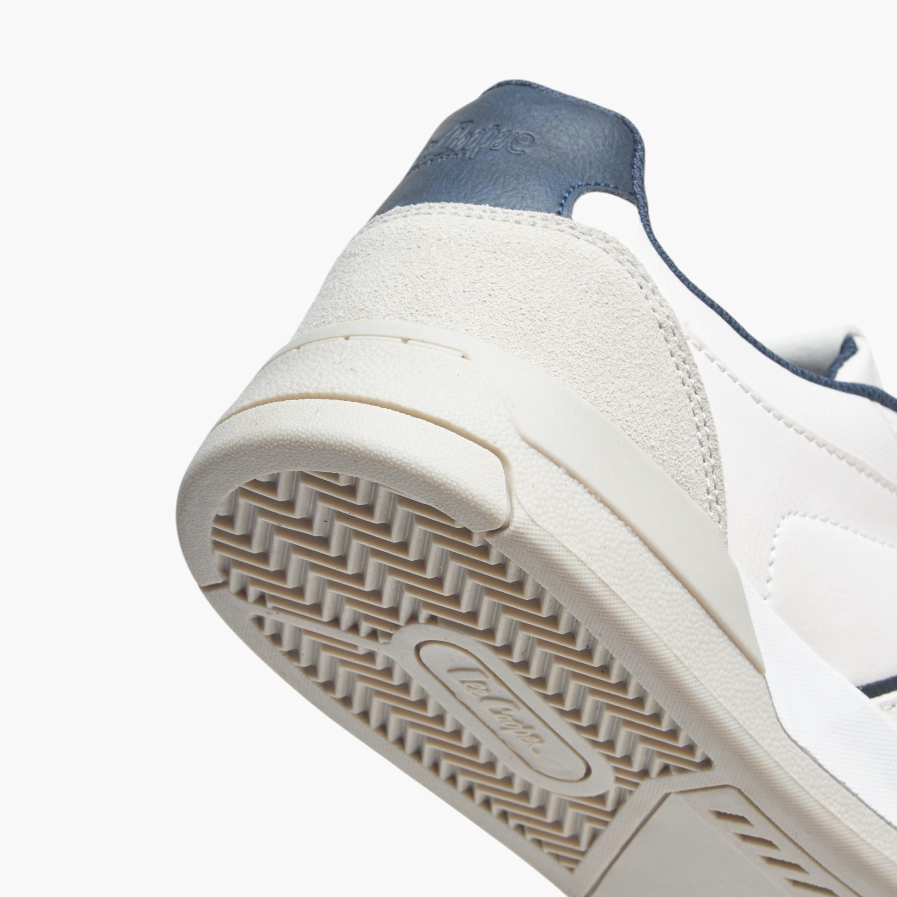 حذاء سنيكرز بتفاصيل شعار وبرباط إغلاق للرجال من لي كوبر-men-shoes-sneakers-image-5