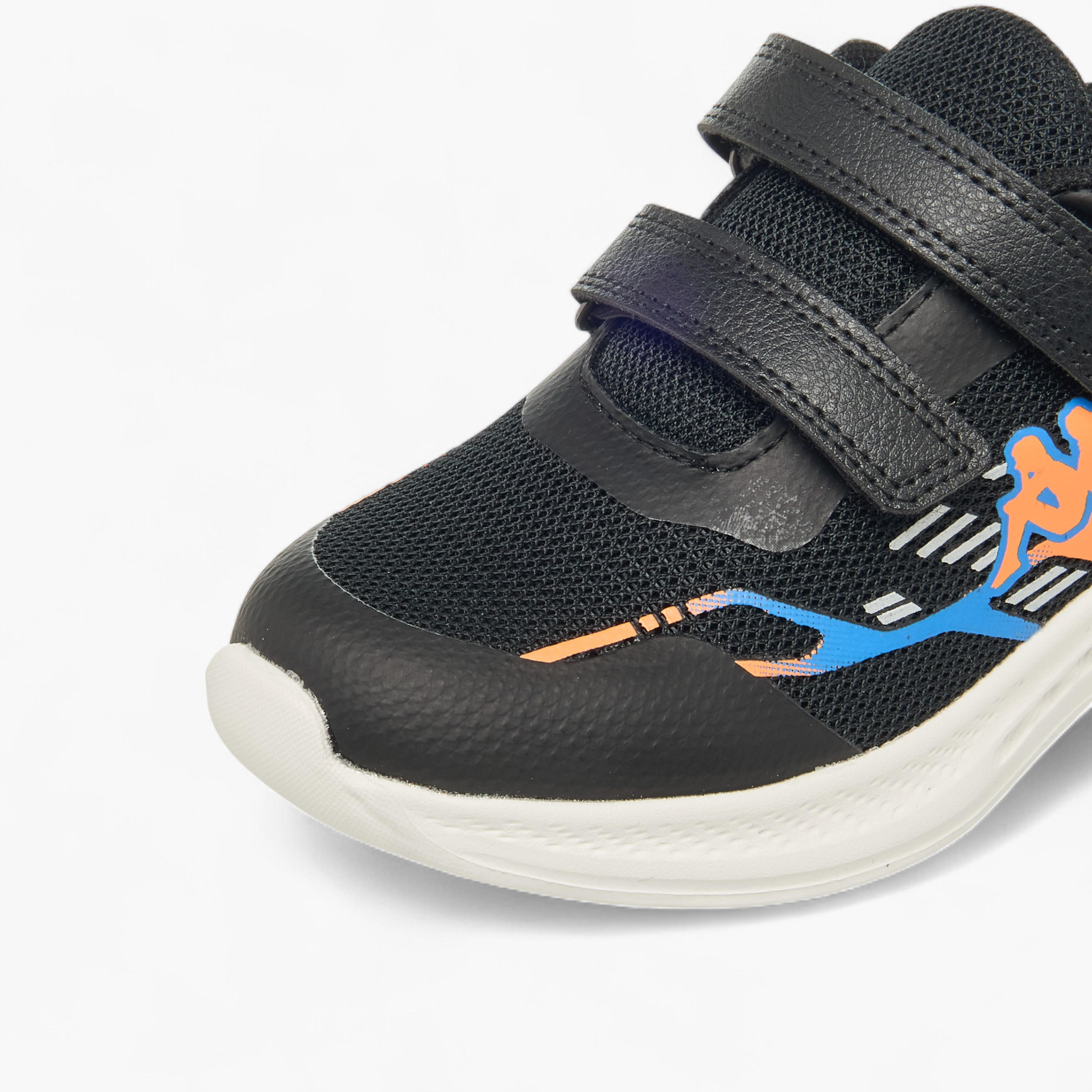 حذاء رياضي بطبعات بشريط إغلاق لاصق للأولاد من كابا-boys-shoes-sneakers-image-4