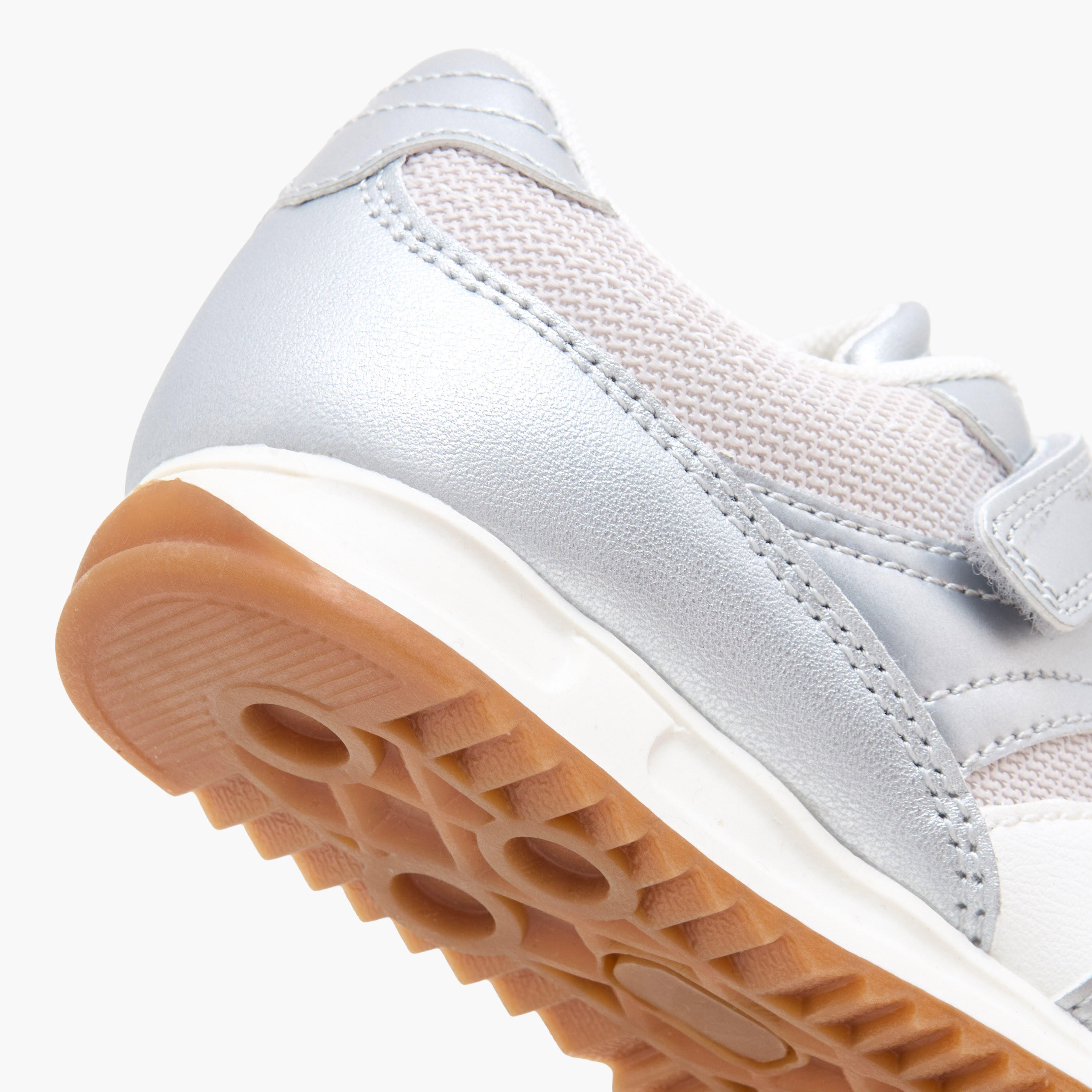 حذاء سنيكرز بشريط إغلاق لاصق للبنات من جونيورز-girls-shoes-sneakers-image-5