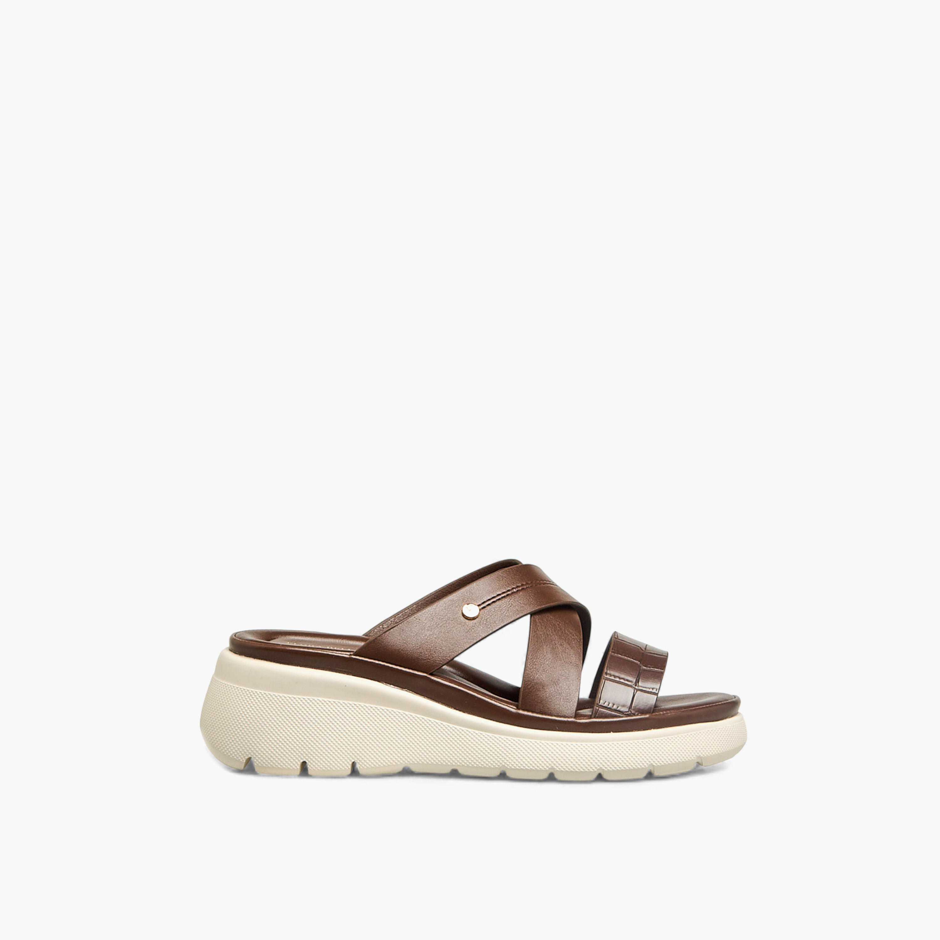صندل بحزام بارز الملمس للنساء من فلورا بيلا-women-shoes-flats-sandals-image-2