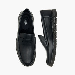 حذاء موكاسين سهل الارتداء بارز الملمس بتفاصيل مفرغة من إل بي إل من شو إكسبرس-men-shoes-image-1