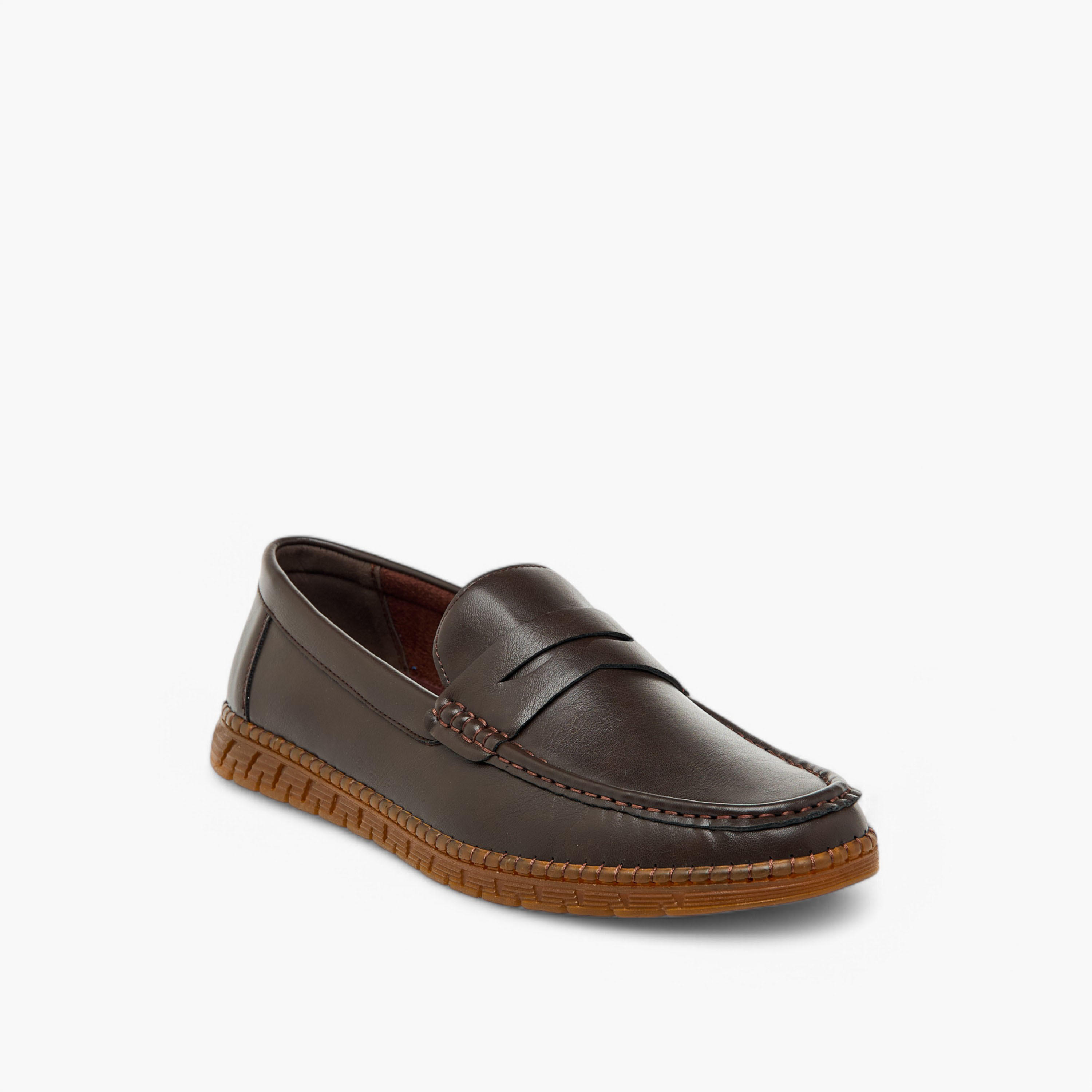 حذاء موكاسين سهل الارتداء بارز الملمس بتفاصيل مفرغة من إل بي إل من شو إكسبرس-men-shoes-formalshoes-image-2