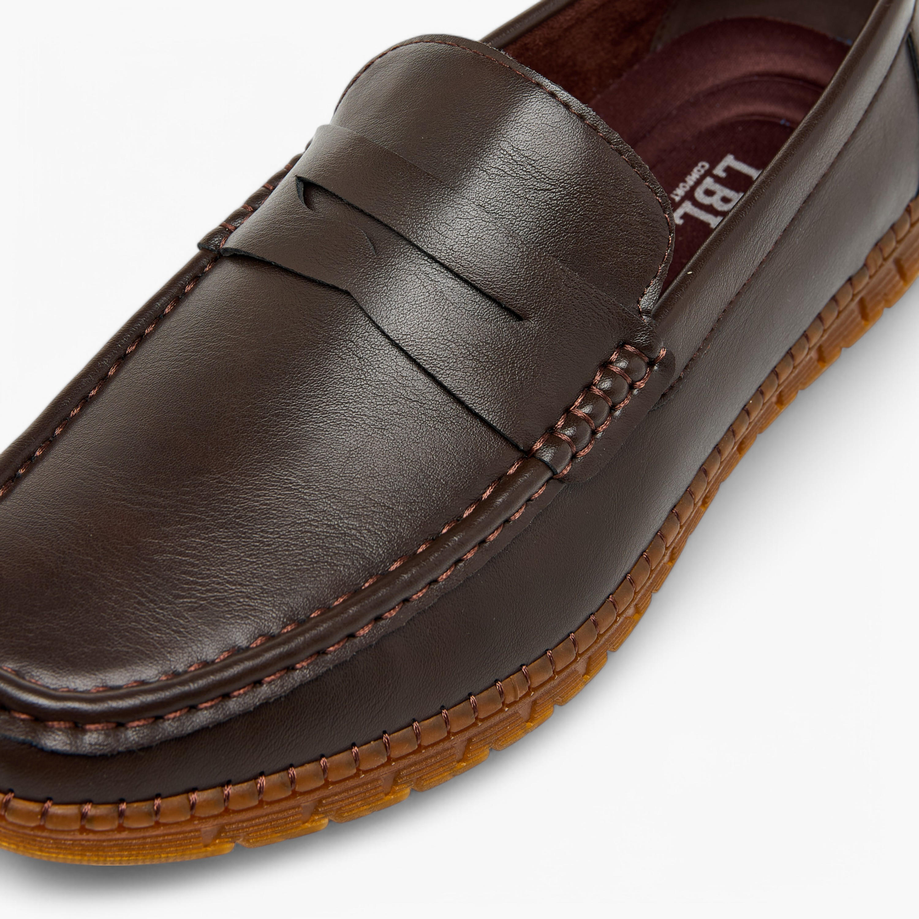 حذاء موكاسين سهل الارتداء بارز الملمس بتفاصيل مفرغة من إل بي إل من شو إكسبرس-men-shoes-formalshoes-image-4
