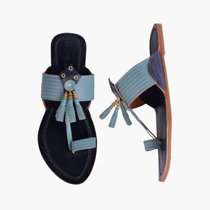 صندل جلد بتفاصيل شرابة للنساء من سيليست-women-shoes-sandals-image-1