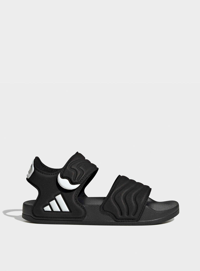 صندل بشريط إغلاق لاصق أديليت من أديداس-boys-shoes-sandals-image-2