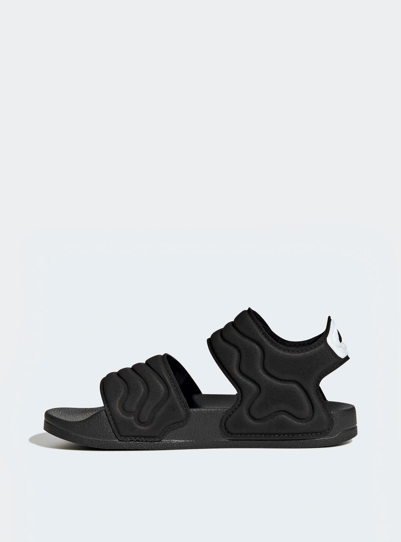 صندل بشريط إغلاق لاصق أديليت من أديداس-boys-shoes-sandals-image-3
