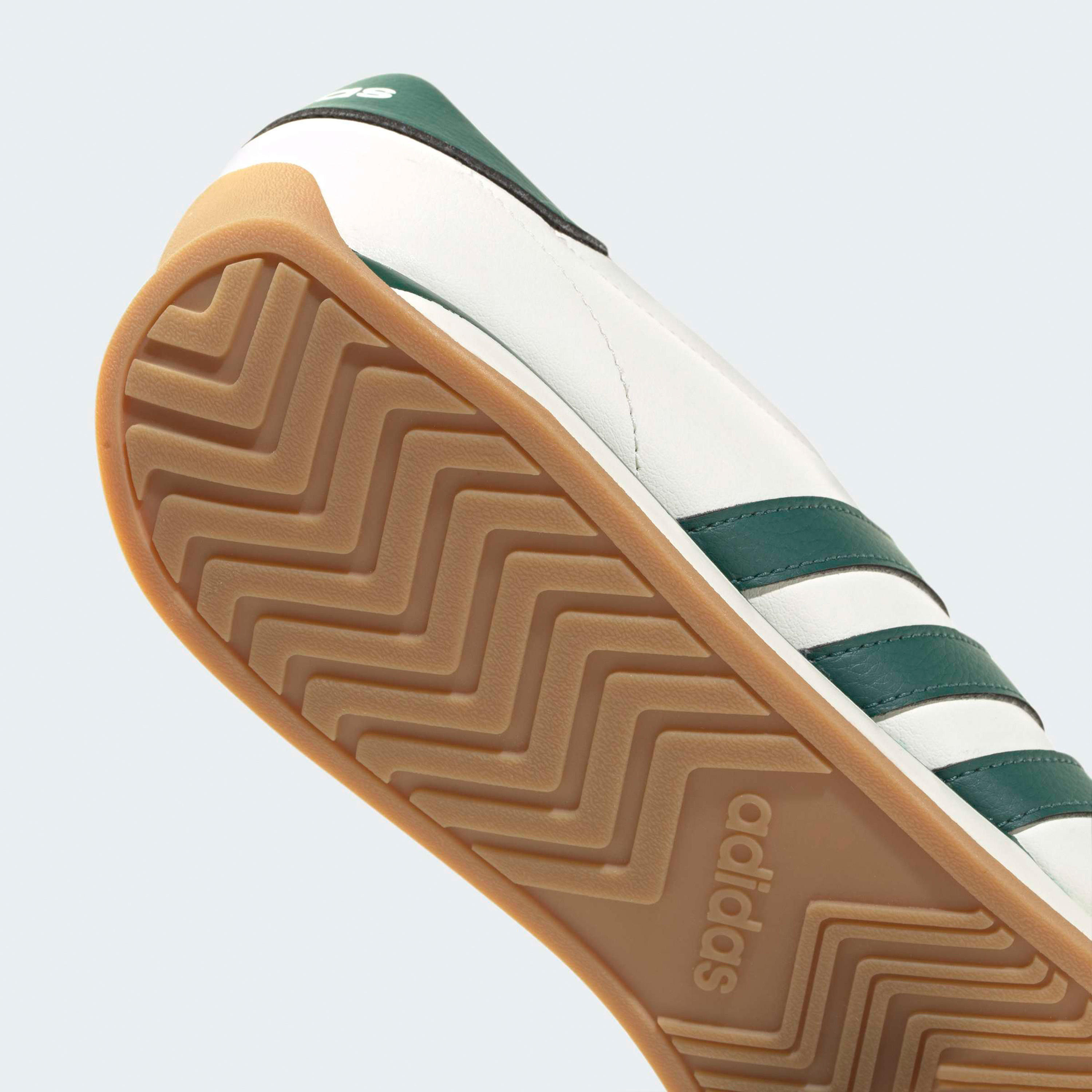 حذاء رياضي مخطط برباط إغلاق ران فيستا للرجال من أديداس-sports-men-shoes-image-5