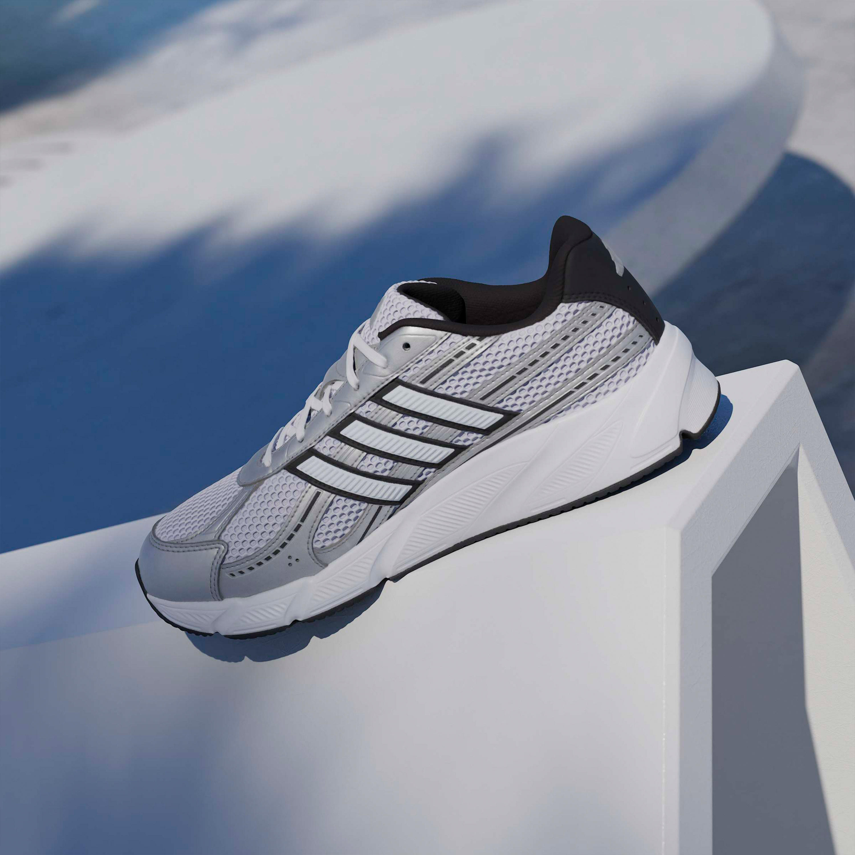 حذاء رياضي تكنوكيوس 2000 برباط إغلاق للرجال من أديداس-sports-men-shoes-image-12