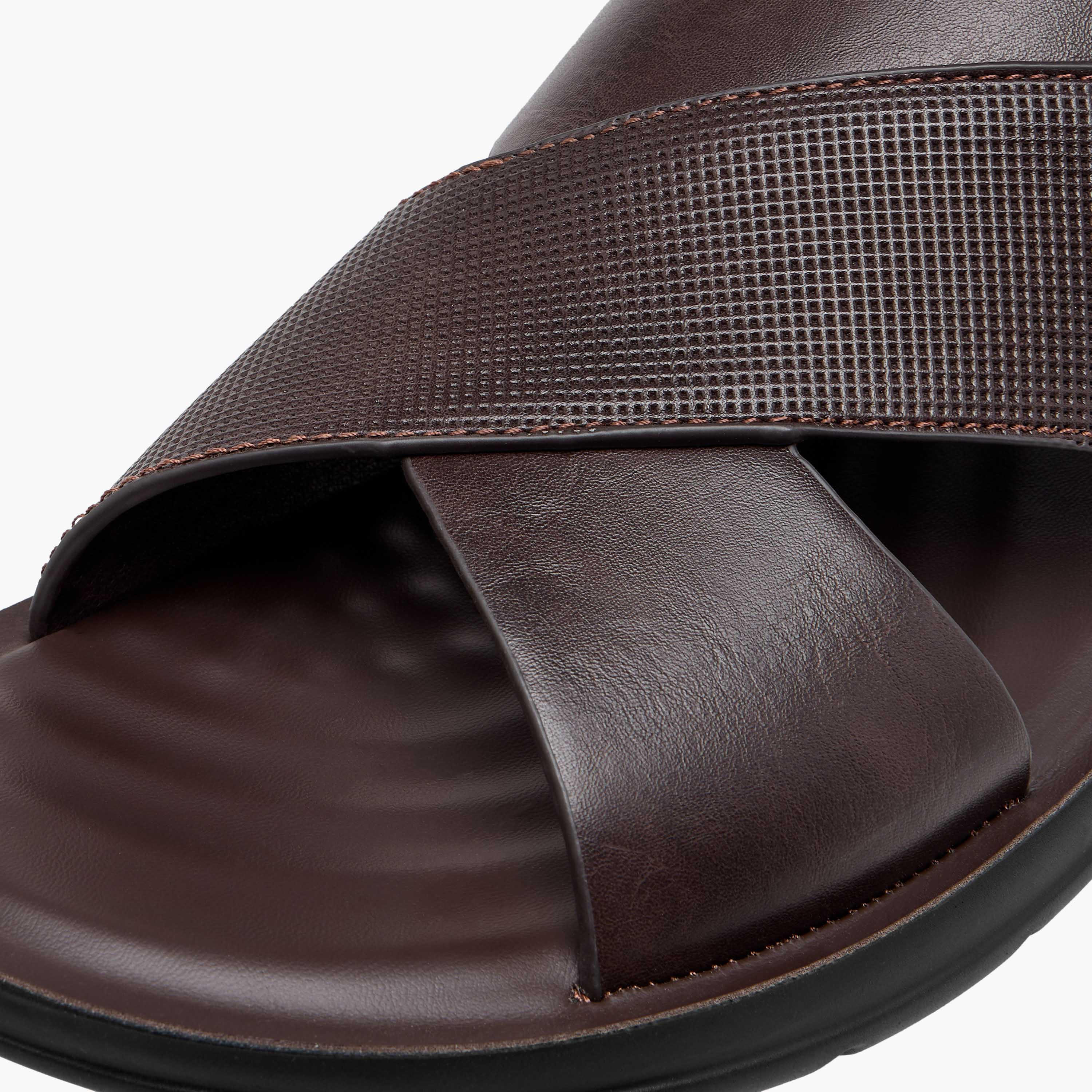 صندل عربي بحزام متقاطع للرجال من أل بي أل من شو إكسبريس-men-shoes-sandals-image-4