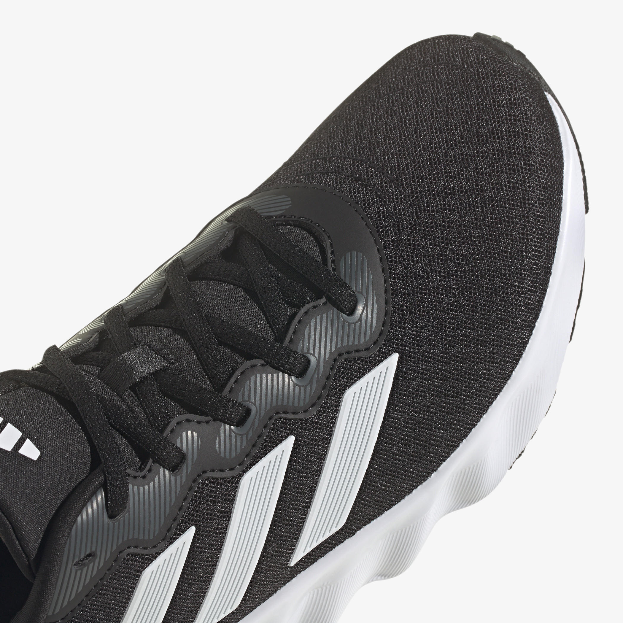 حذاء جري برباط إغلاق للرجال من أديداس - SHIFT RUN U-sports-men-shoes-image-8
