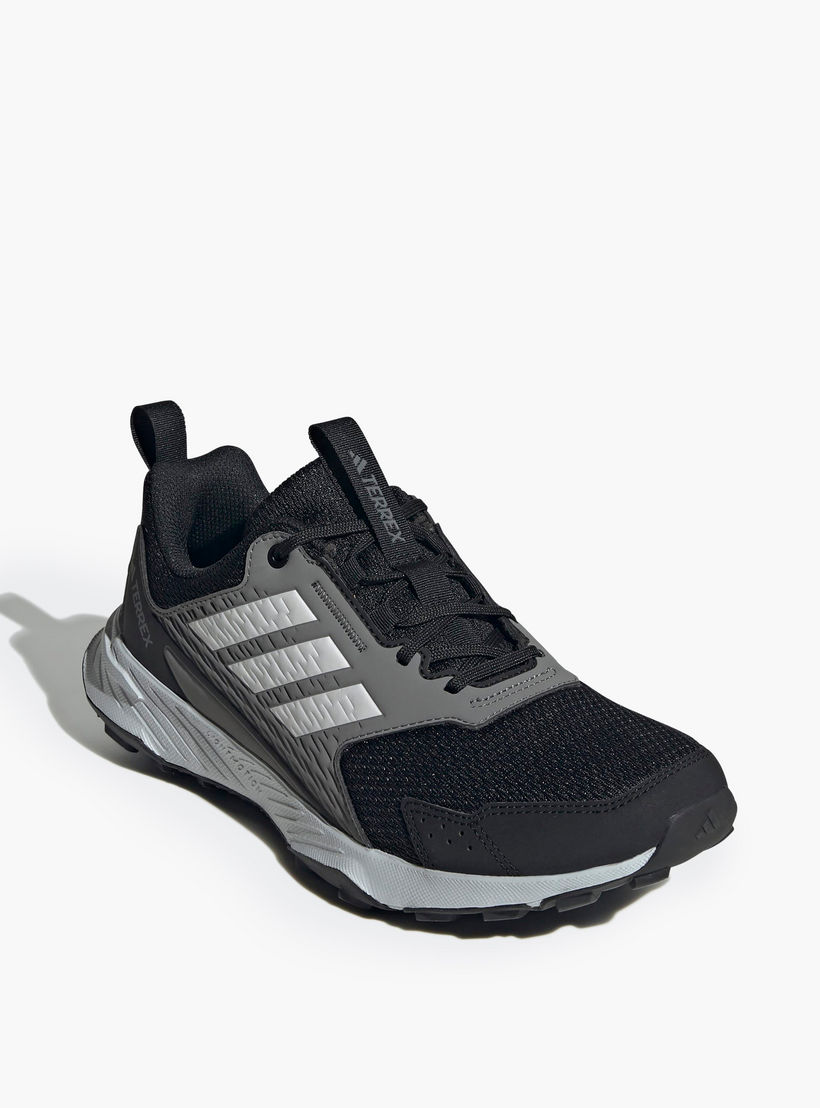 حذاء رياضي برباط إغلاق تيريكس تريسفايندر للنساء من أديداس-women-shoes-sports-image-1