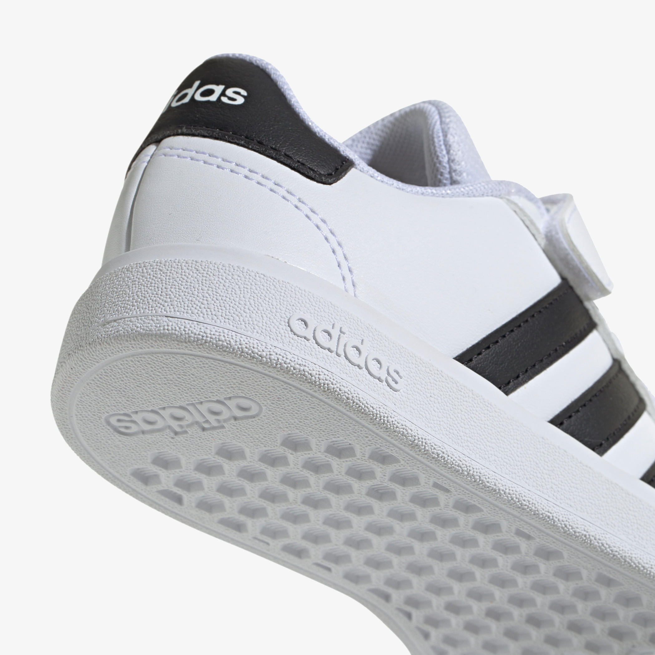 حذاء تنس متين بشريط إغلاق جراند كورت 2.0 إي أي سي للأطفال من أديداس-sports-boys-shoes-image-7