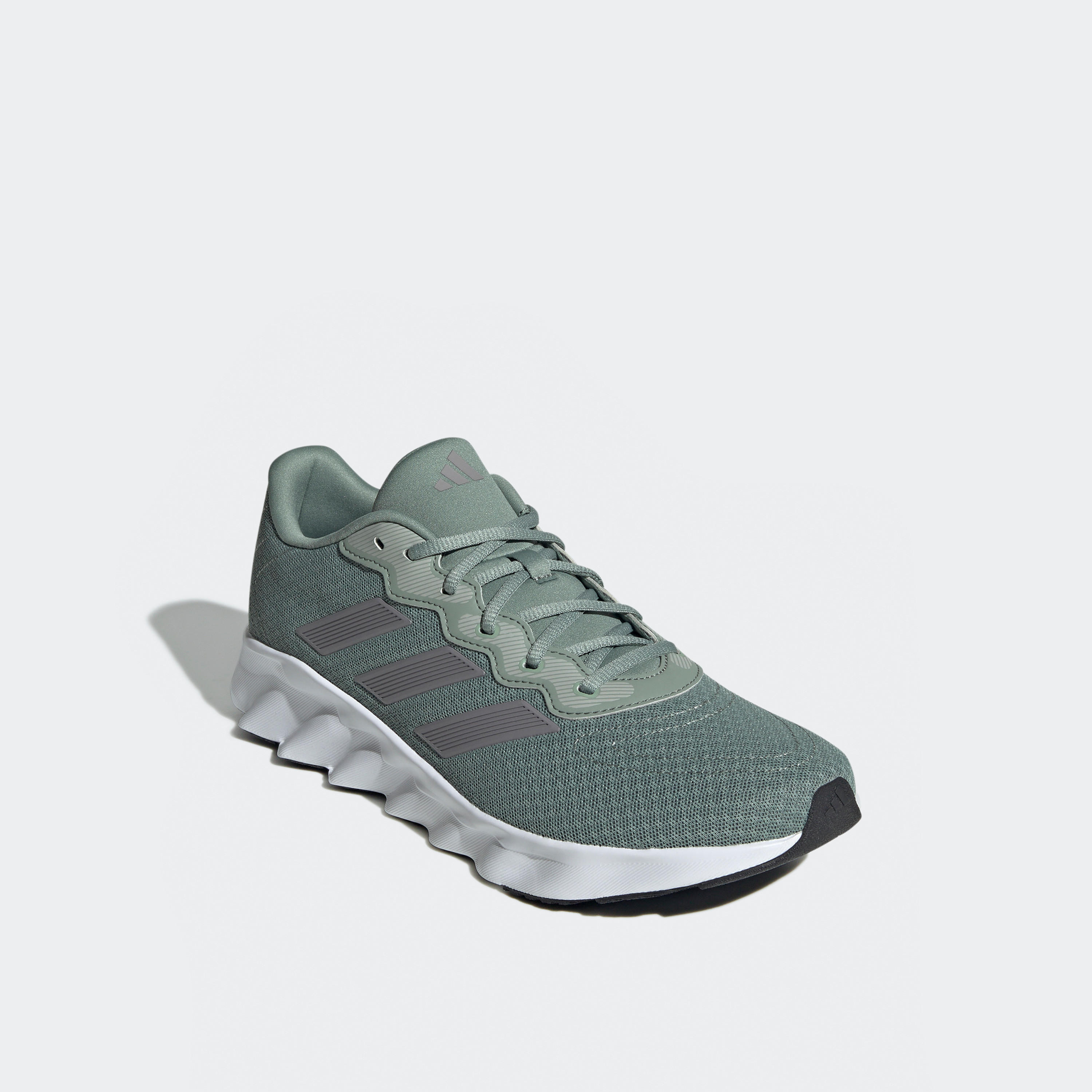 حذاء جري برباط إغلاق سويتش موف يو للرجال من أديداس-sports-men-shoes-image-1