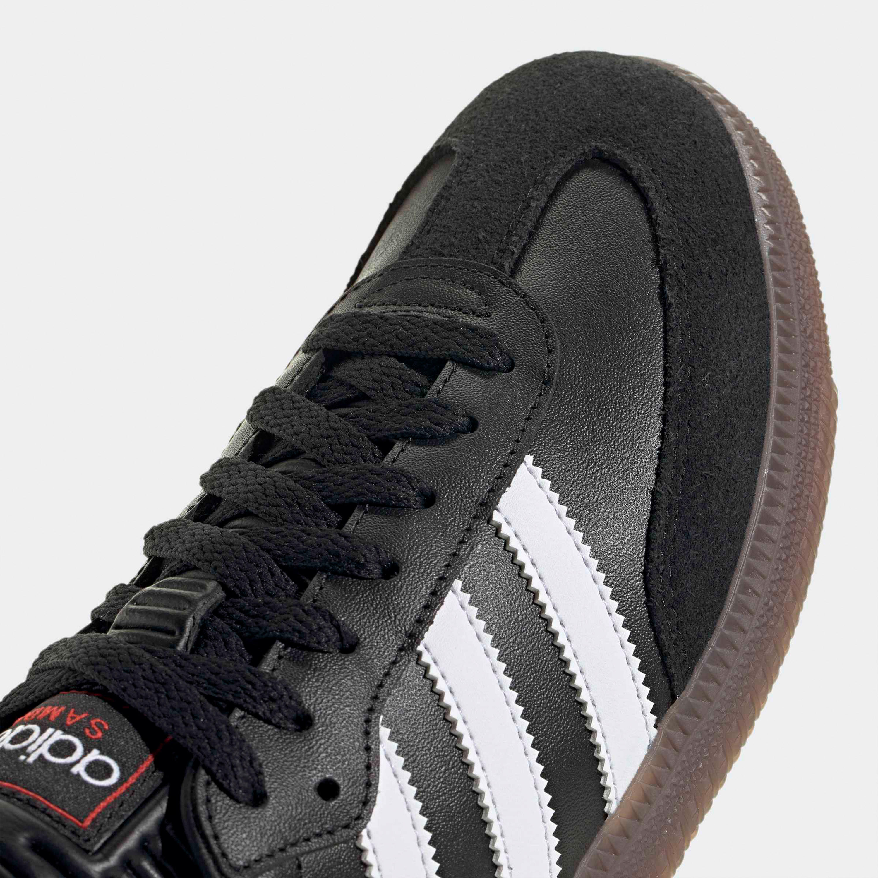 حذاء سنيكرز برباط سامبا للرجال من أديداس-men-shoes-sneakers-image-5