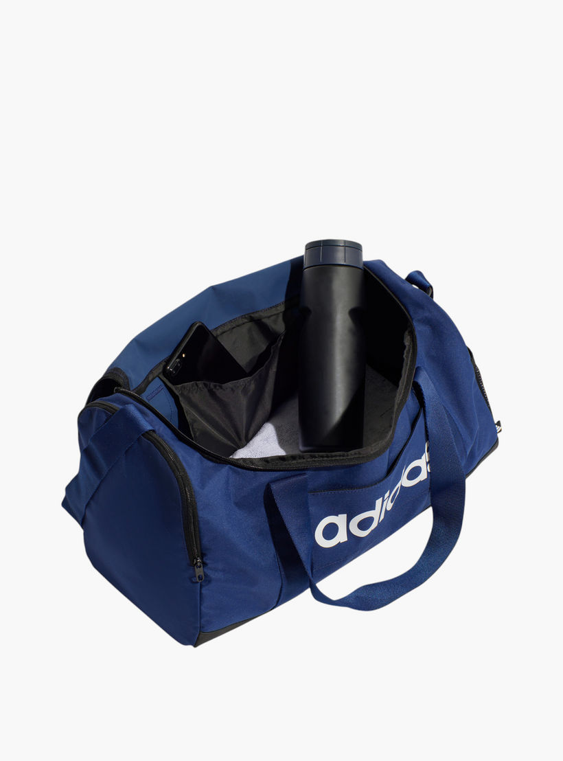 حقيبة لوجو برينت دافل مع سحاب إغلاق ومقبض مزدوج من أديداس - IN6111-travel-luggagesandbags-dufflebags-image-3