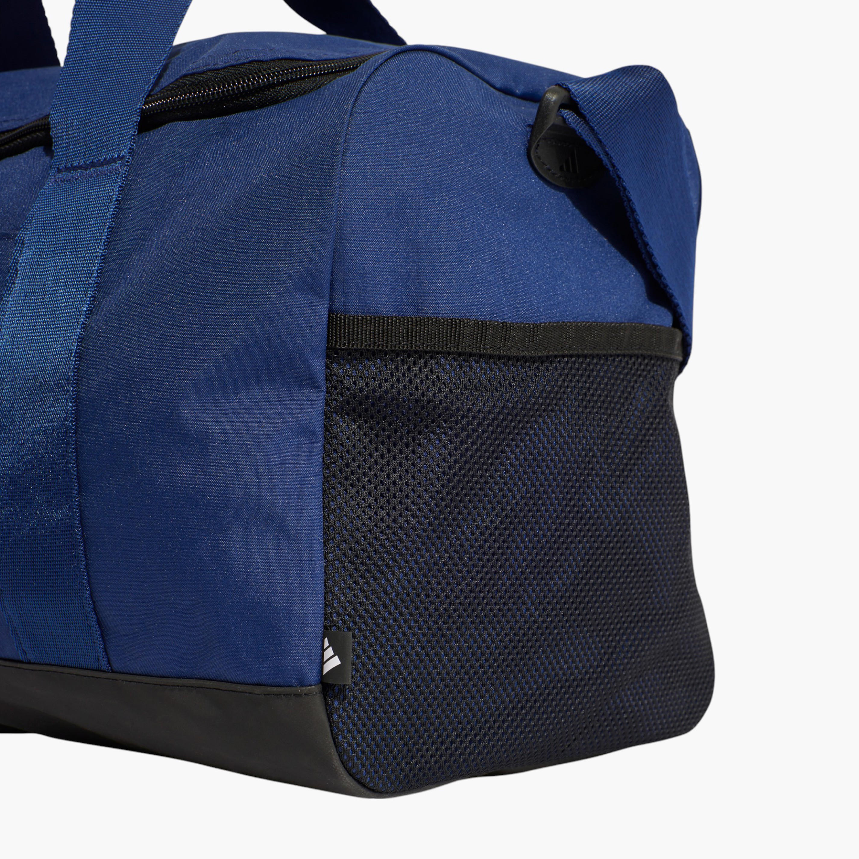 حقيبة لوجو برينت دافل مع سحاب إغلاق ومقبض مزدوج من أديداس - IN6111-travel-luggagesandbags-dufflebags-image-5