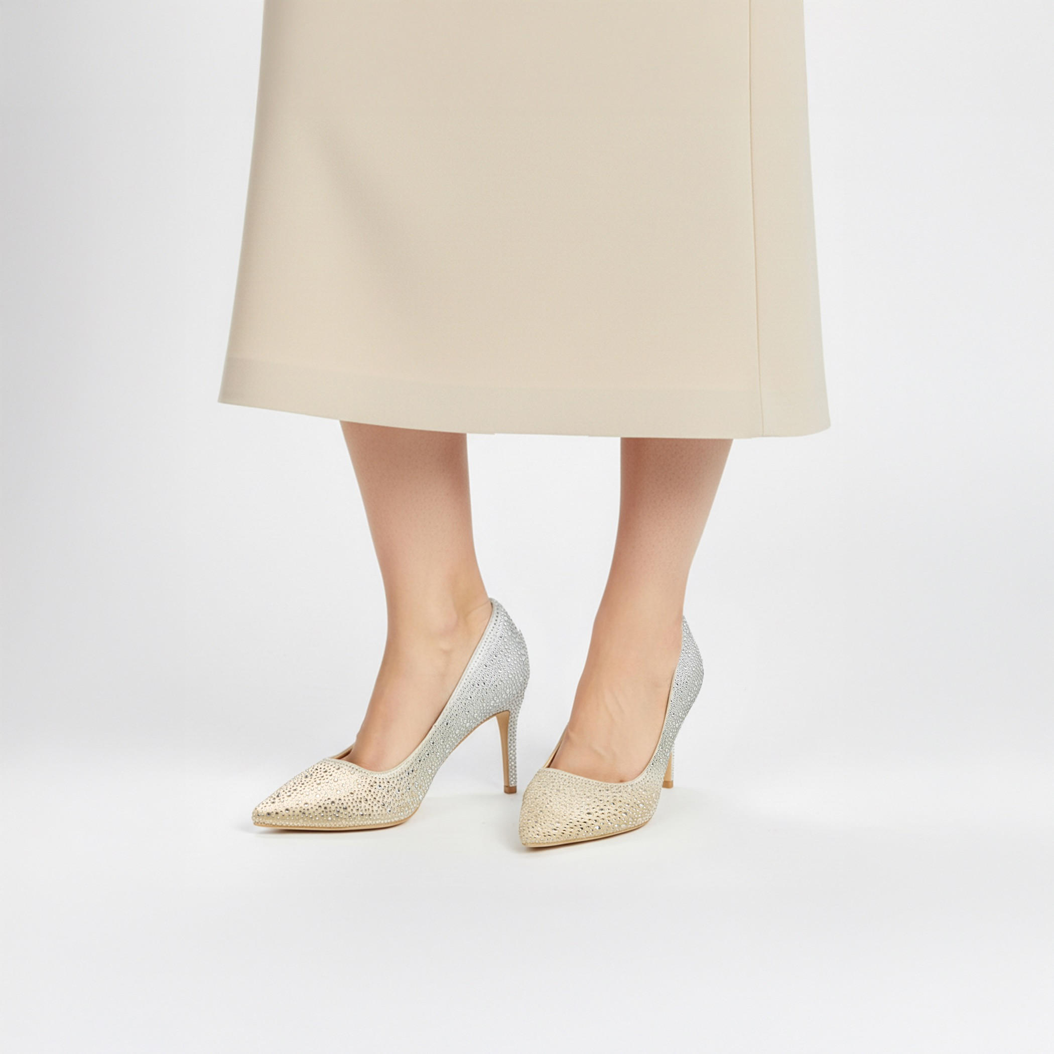 حذاء بكعب ستيلتو مزين للنساء من سيليست-women-shoes-heels-image-2