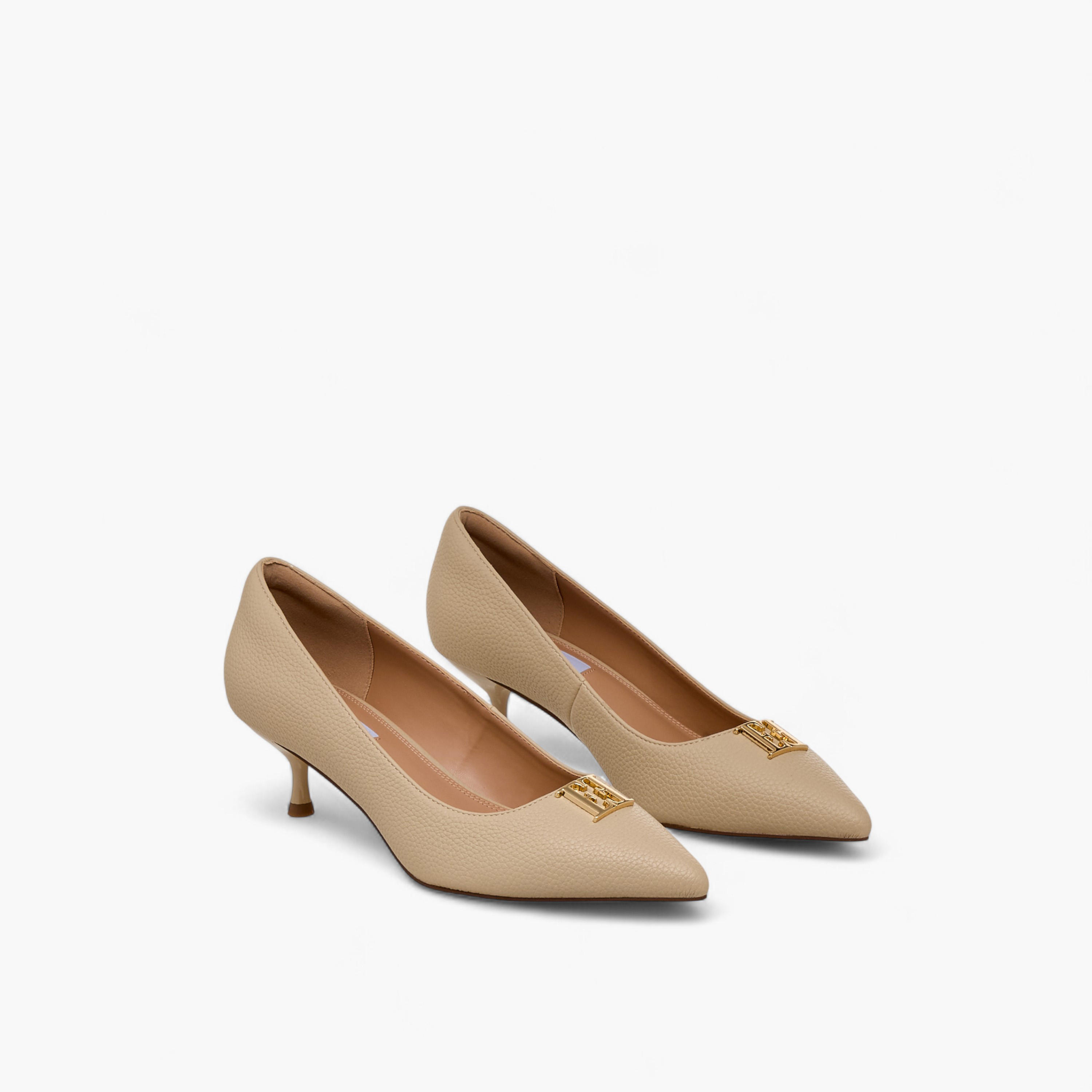 حذاء كلاسيكي بكعب صغير وزينة شعار للنساء من إيل-women-shoes-heels-image-1